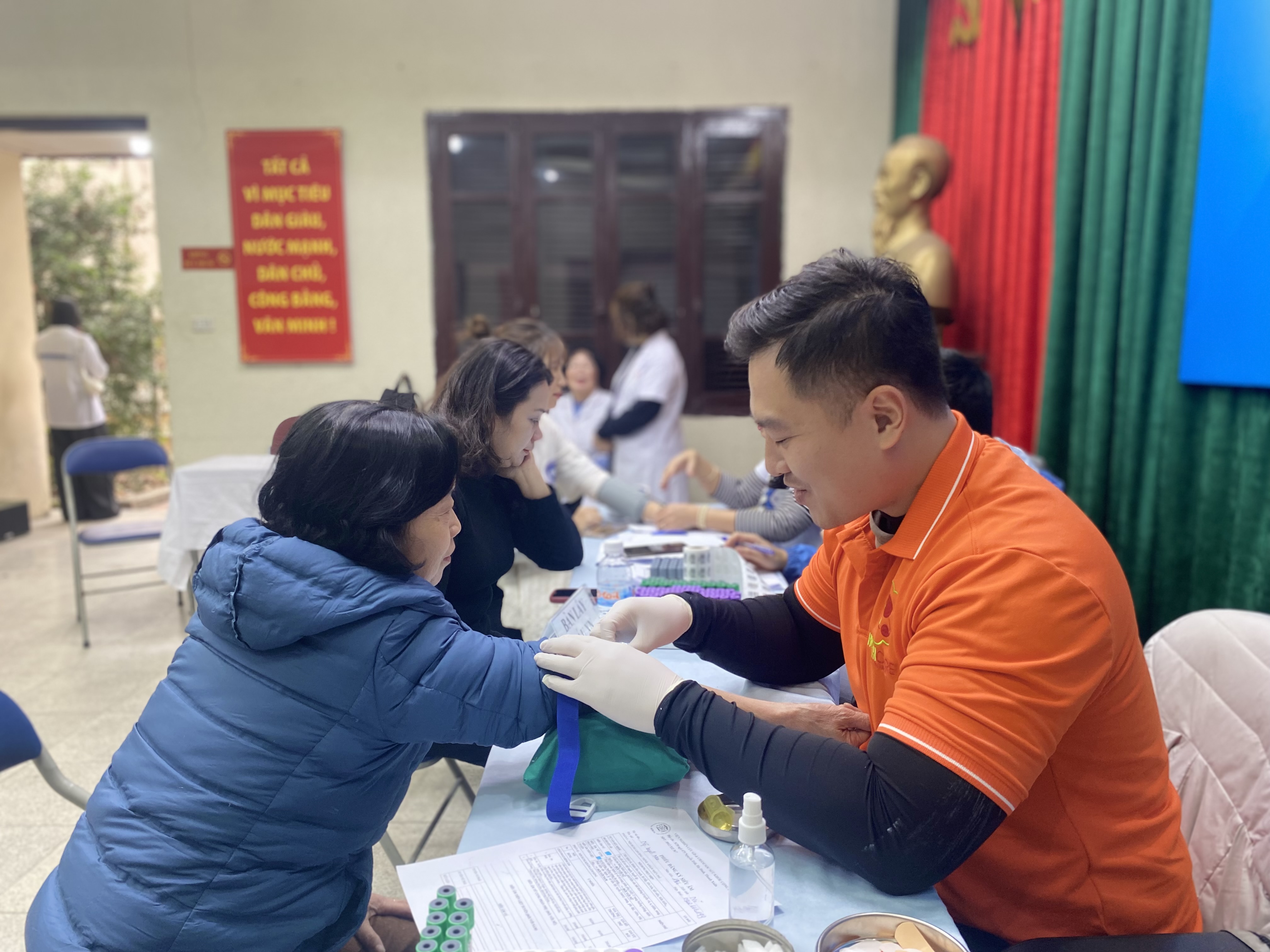 Hội Nhà báo TP Hà Nội phối hợp khám sức khoẻ cho cán bộ, người lao động cơ quan báo chí - ảnh 1