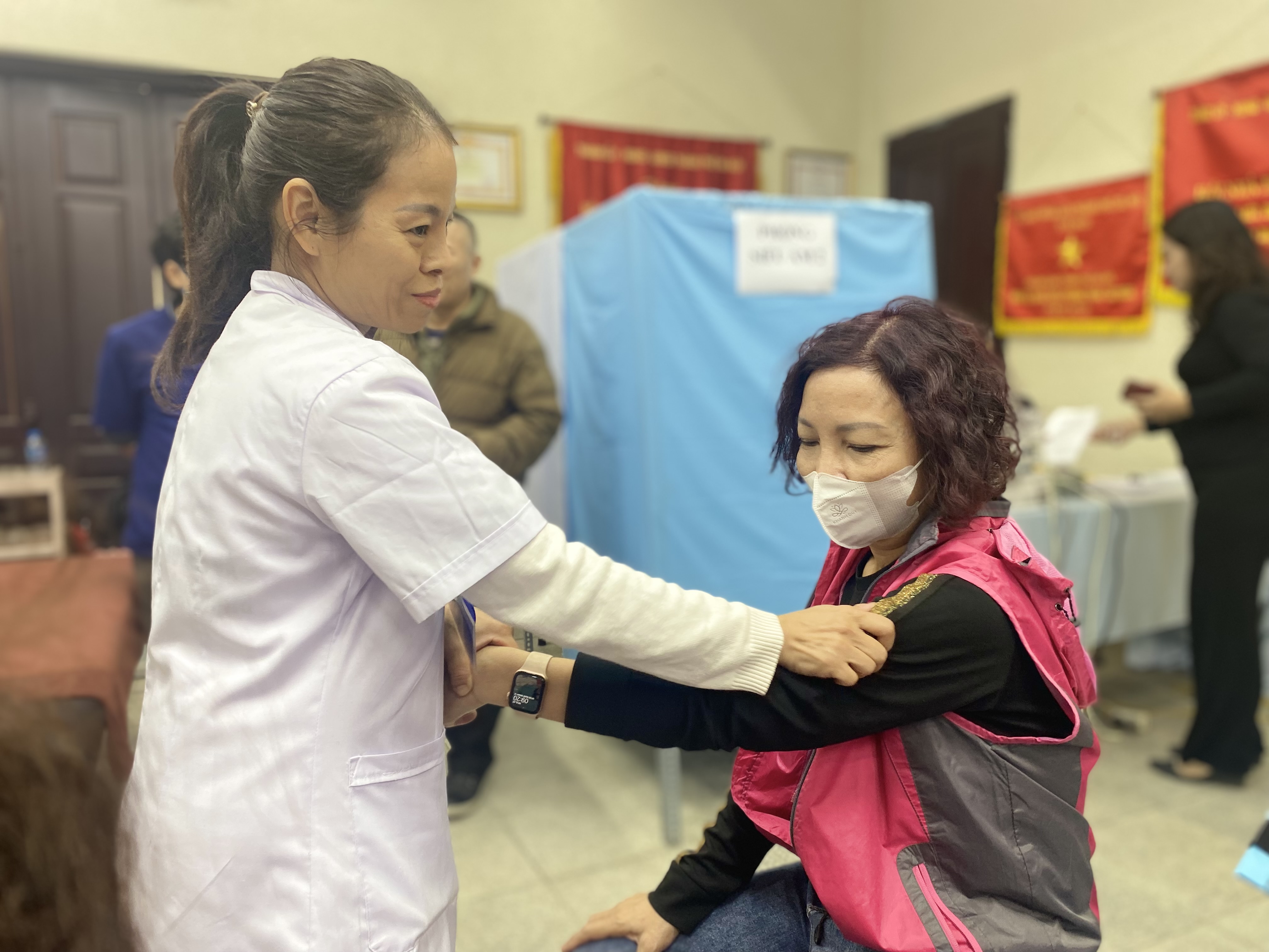 Hội Nhà báo TP Hà Nội phối hợp khám sức khoẻ cho cán bộ, người lao động cơ quan báo chí - ảnh 2