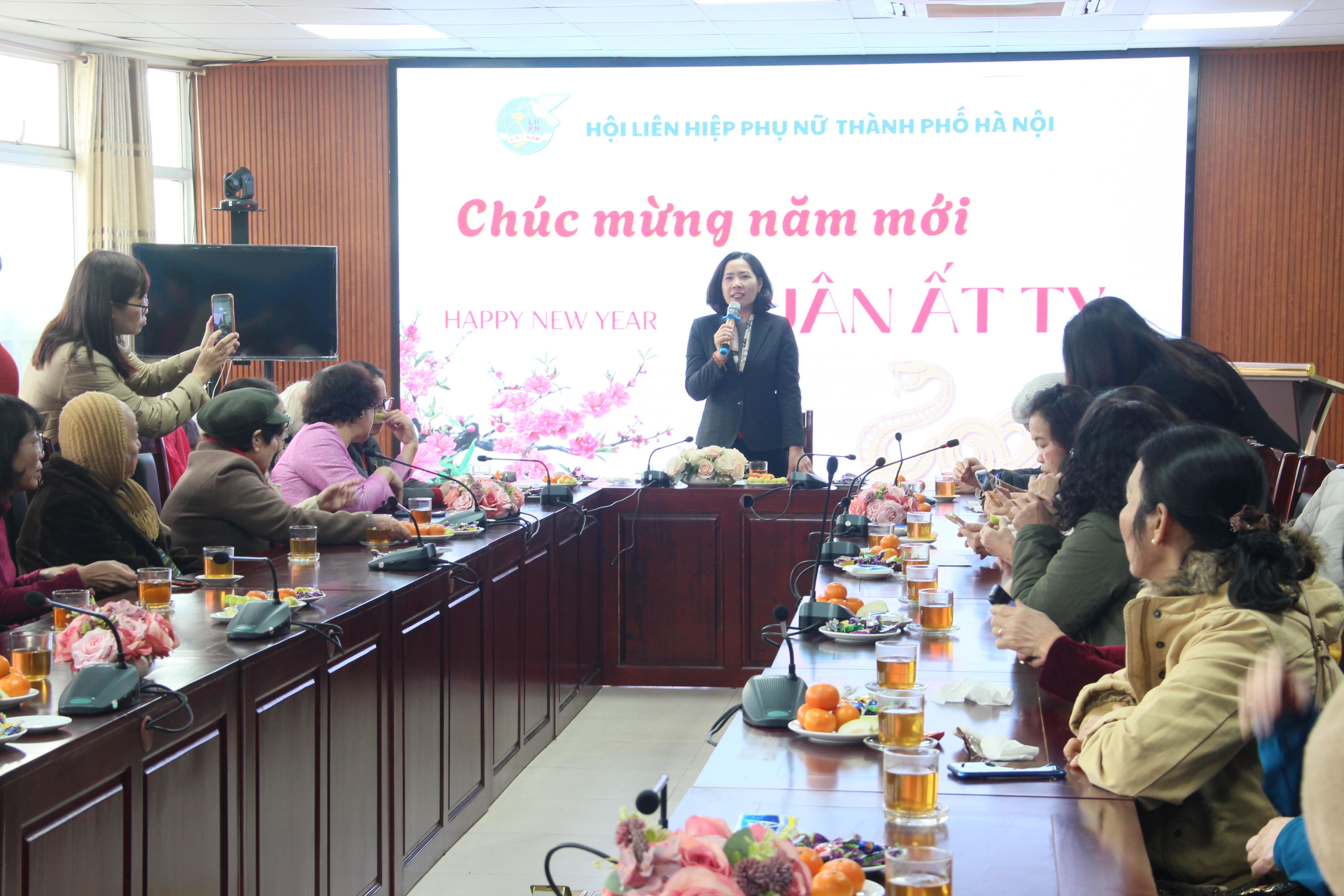 Hội LHPN Hà Nội: Gặp mặt, tri ân, chúc Tết cán bộ hưu trí - ảnh 1