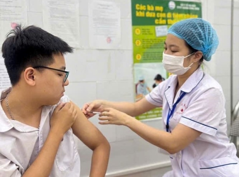 Hà Nội triển khai hiệu quả chiến dịch tiêm chủng vắc xin sởi đợt 3 năm 2025 - ảnh 1