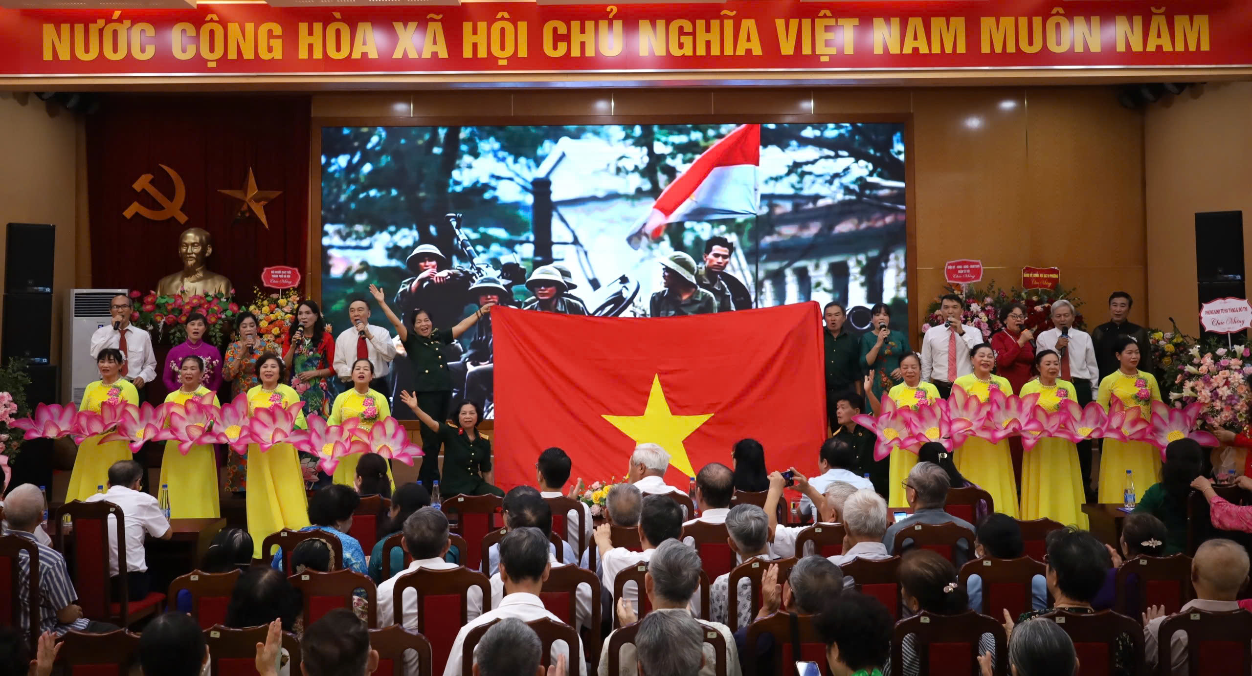 Người cao tuổi quận Tây Hồ: Sáng mãi tinh thần “Tuổi cao - Gương sáng“ - ảnh 1