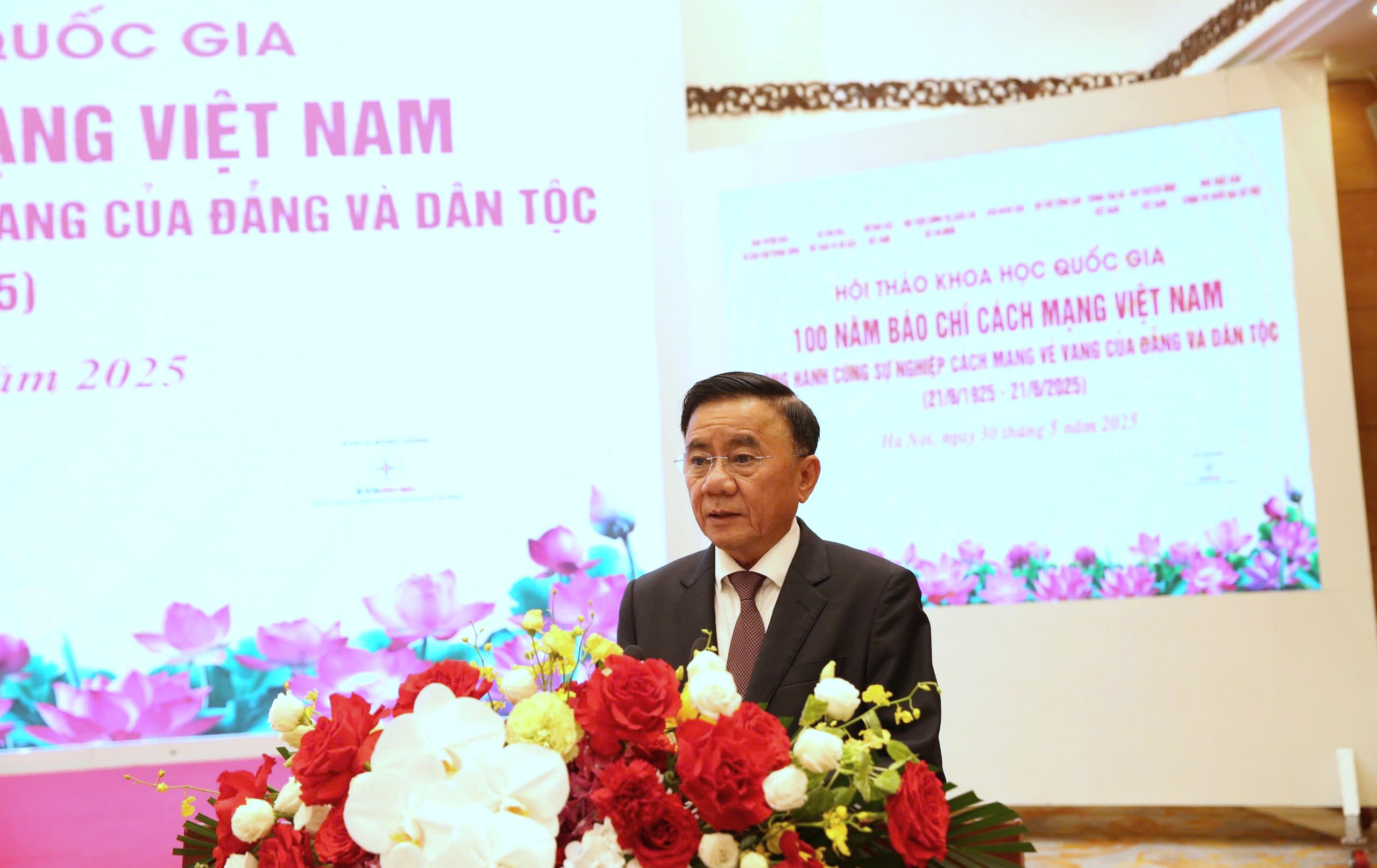 100 năm Báo chí cách mạng Việt Nam: Báo chí đồng hành cùng sự nghiệp cách mạng vẻ vang của Đảng và dân tộc - ảnh 1
