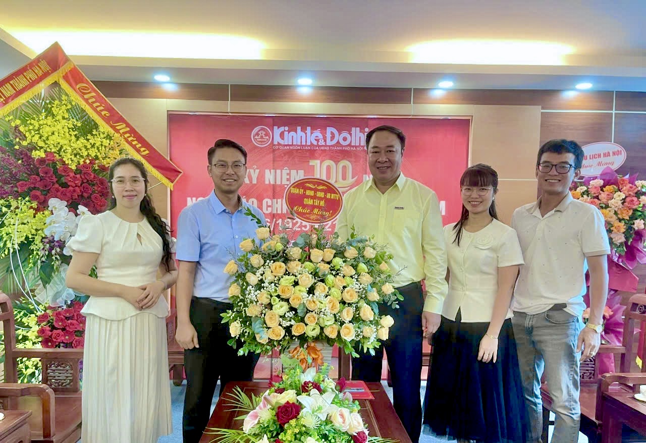 Quận Tây Hồ: Thăm, chúc mừng báo chí nhân 100 năm ngày Báo chí Cách mạng Việt Nam - ảnh 6