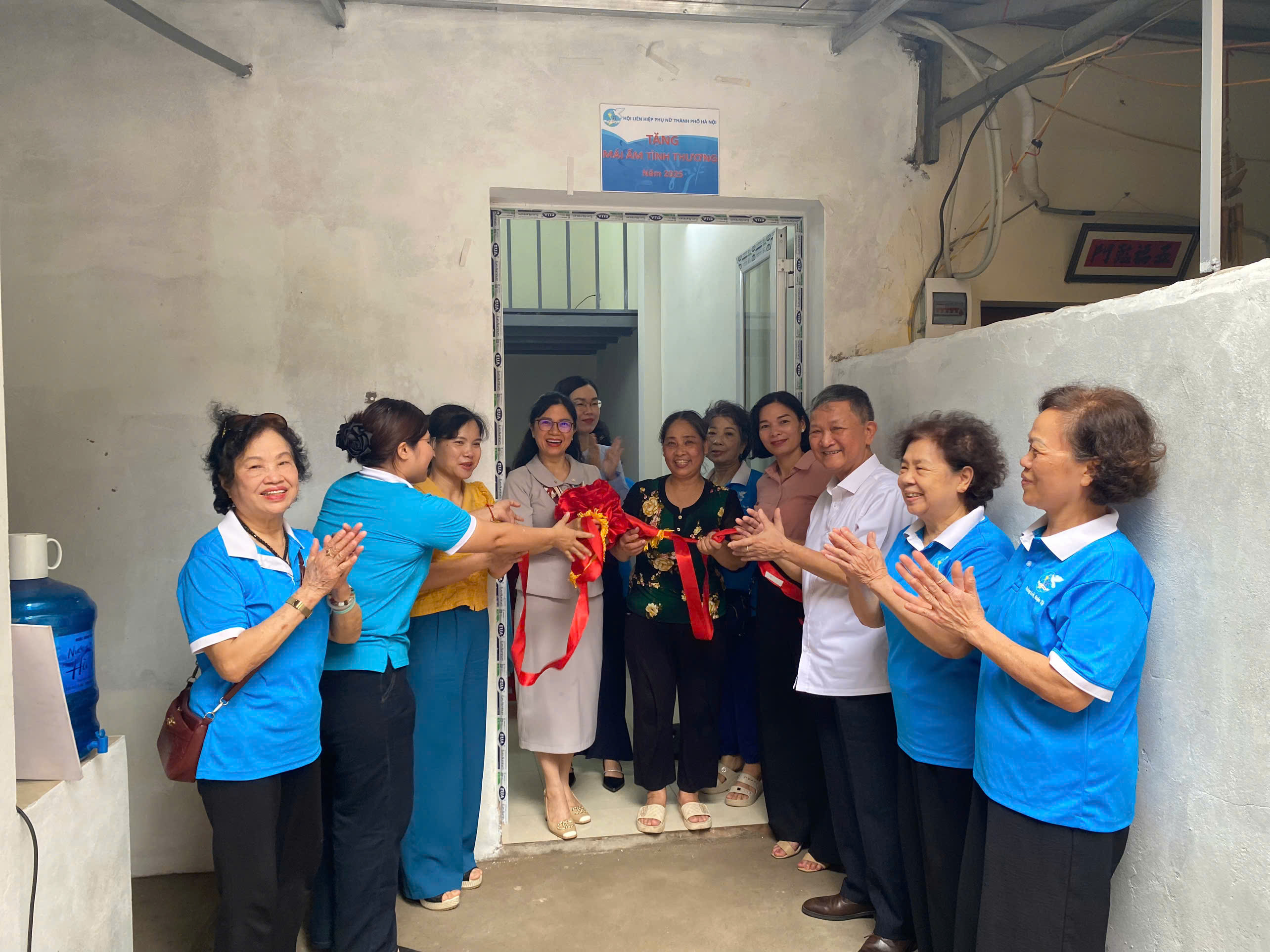 Bàn giao “Mái ấm tình thương” cho hội viên phụ nữ khó khăn phường Bưởi, quận Tây Hồ - ảnh 2