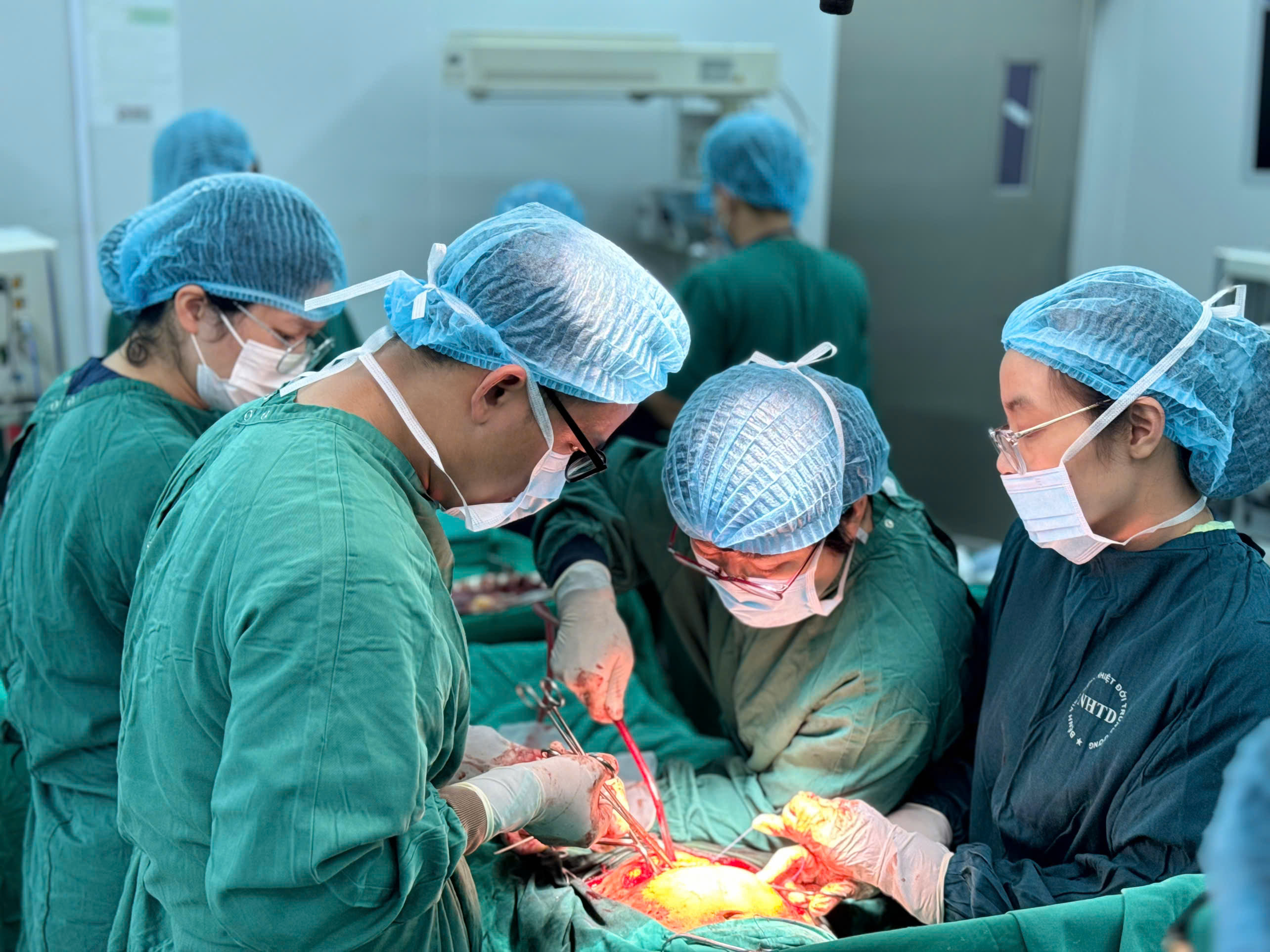 Tự ý phá thai bằng thuốc ở tuần thai thứ 26: Sản phụ nguy kịch, phải cắt tử cung để giữ mạng sống - ảnh 1