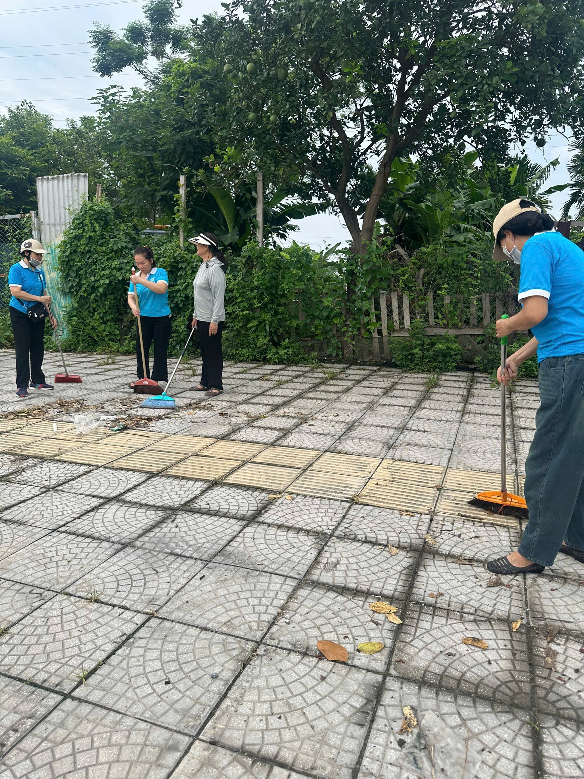 Ra quân tổng vệ sinh môi trường, sẵn sàng đón Lễ công bố vận hành chính quyền địa phương 2 cấp - ảnh 3