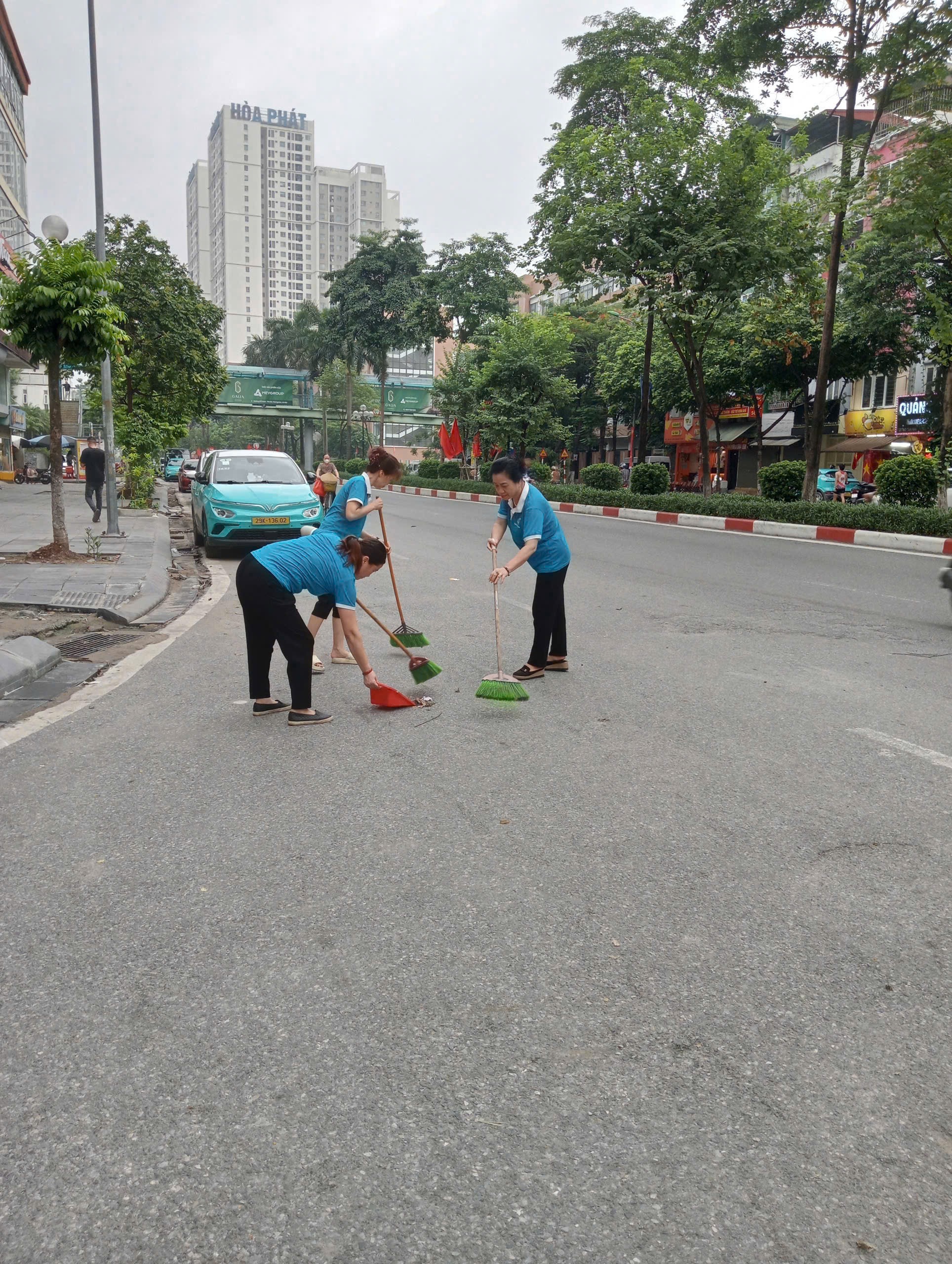 Ra quân tổng vệ sinh môi trường, sẵn sàng đón Lễ công bố vận hành chính quyền địa phương 2 cấp - ảnh 6