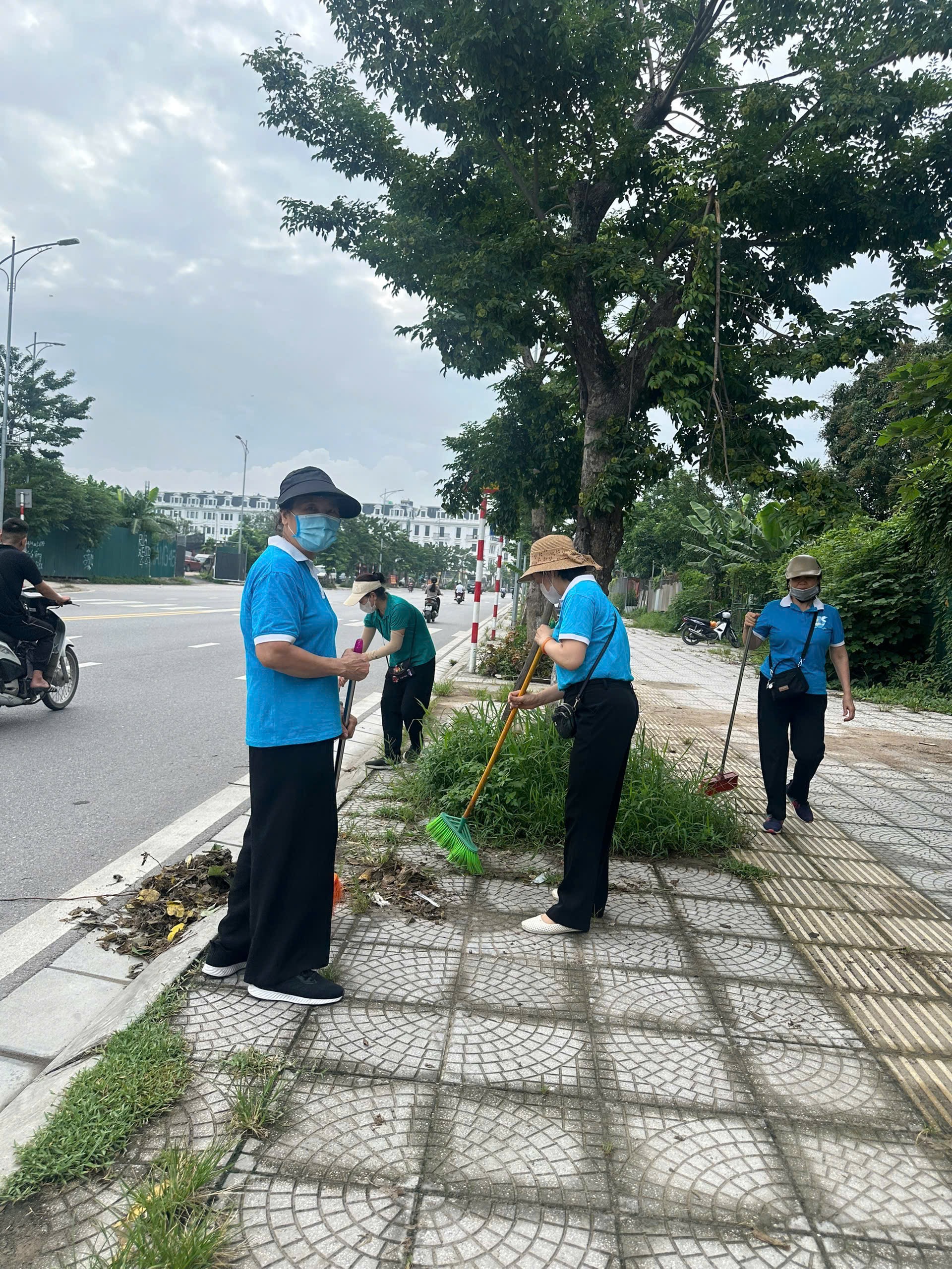 Ra quân tổng vệ sinh môi trường, sẵn sàng đón Lễ công bố vận hành chính quyền địa phương 2 cấp - ảnh 7