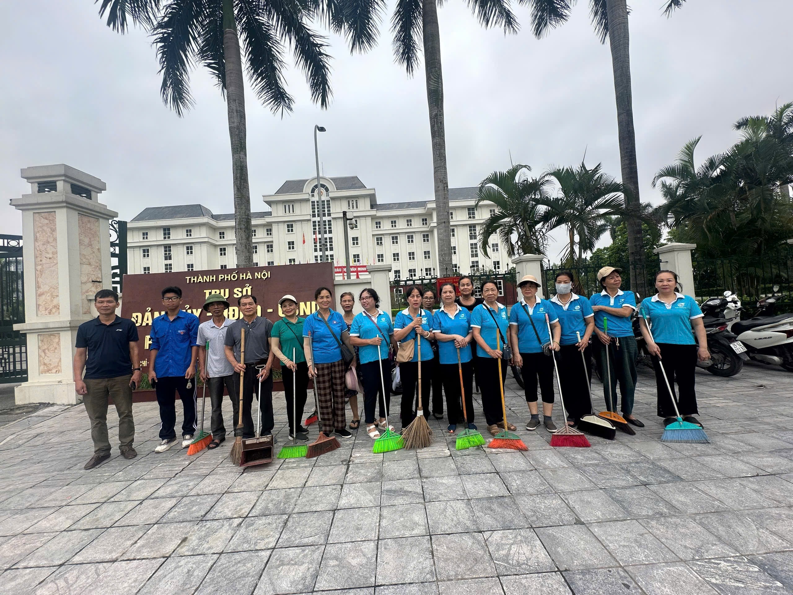 Ra quân tổng vệ sinh môi trường, sẵn sàng đón Lễ công bố vận hành chính quyền địa phương 2 cấp - ảnh 8