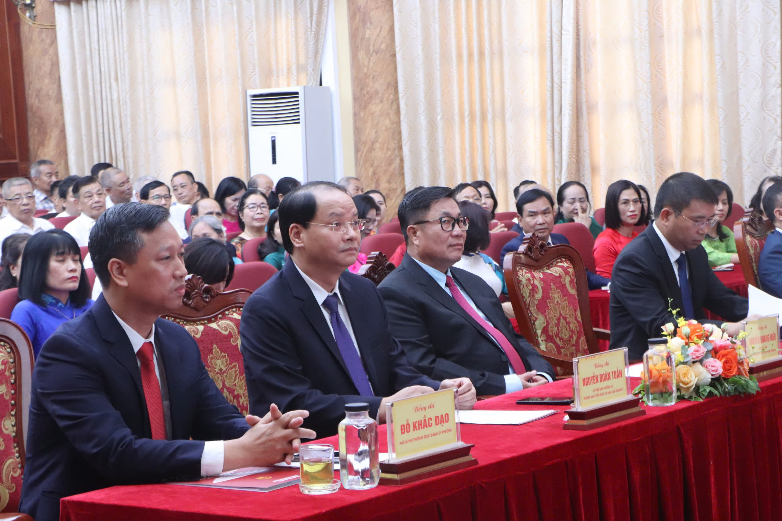 Phường Từ Liêm đi vào hoạt động: Nâng cao hiệu quả quản lý, phục vụ nhân dân - ảnh 1