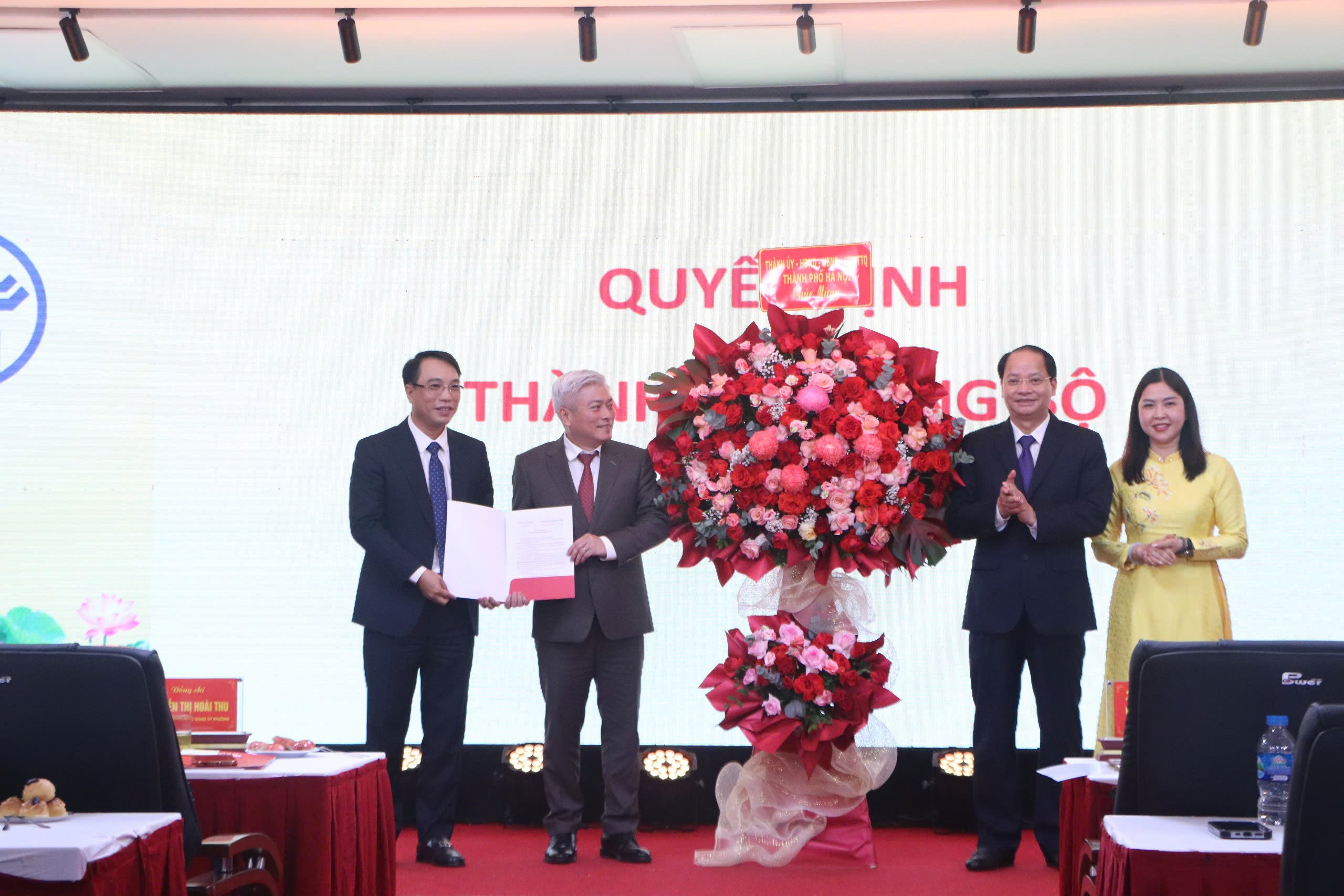 Phường Đại Mỗ công bố quyết định công tác cán bộ, tập trung 3 hướng trọng tâm phát triển đô thị - ảnh 2