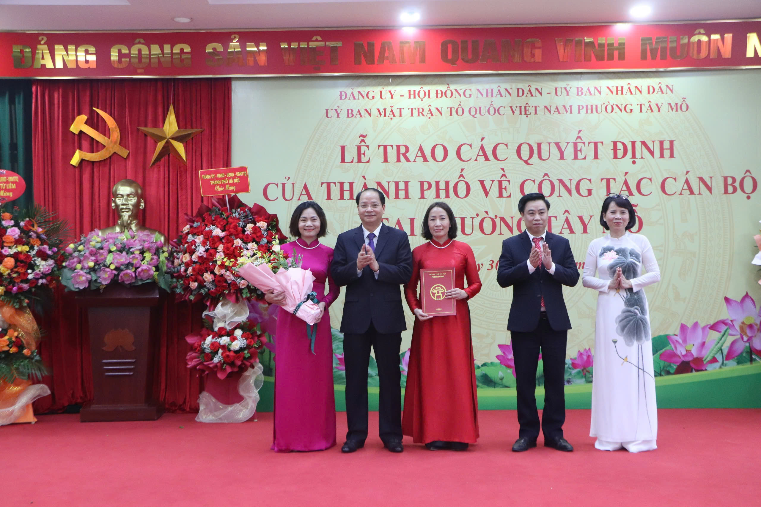 Phường Tây Mỗ công bố quyết định nhân sự, sẵn sàng vận hành mô hình chính quyền 2 cấp - ảnh 2