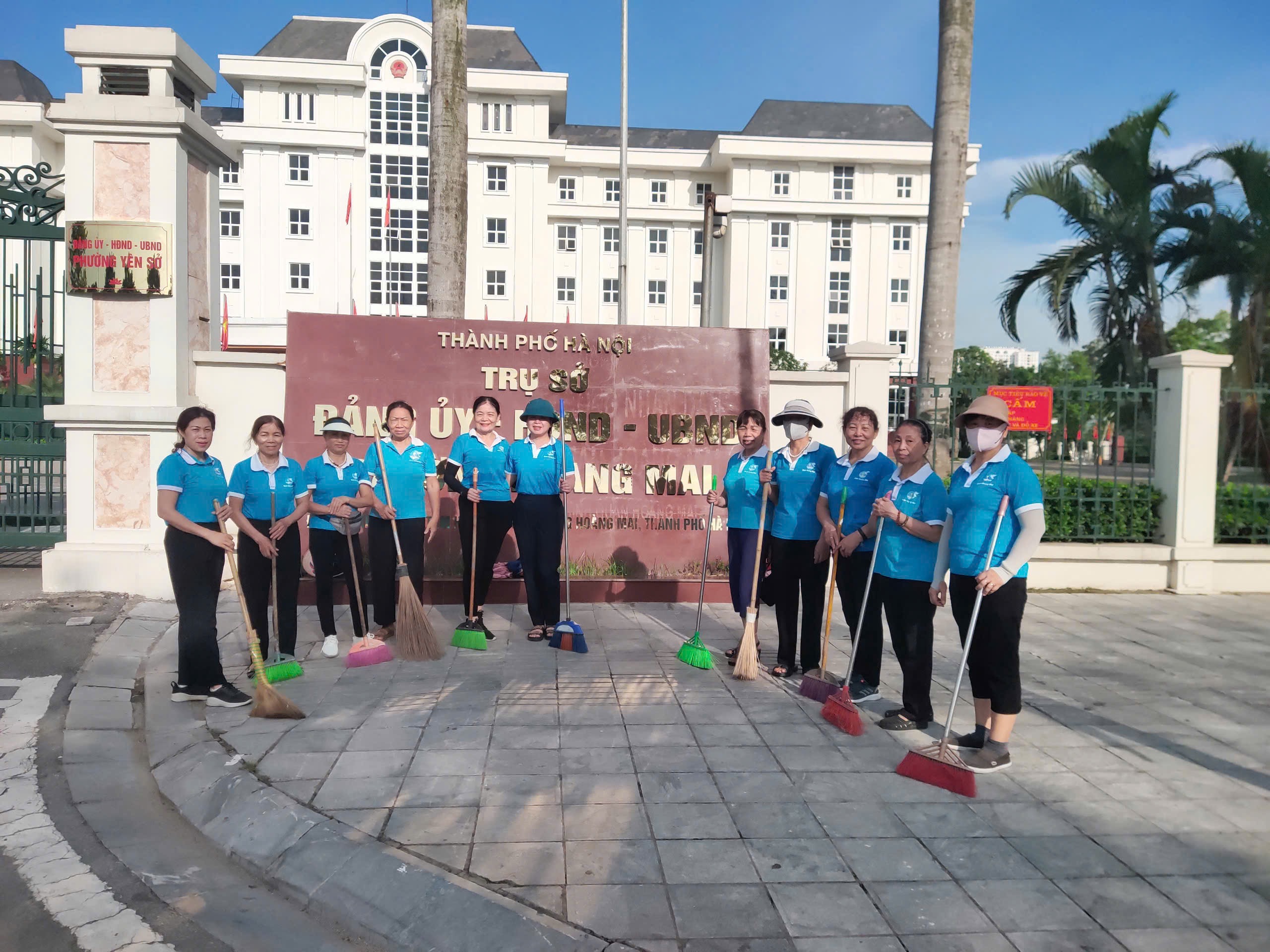 Phường Hoàng Mai ra quân vệ sinh môi trường cuối tuần - ảnh 2