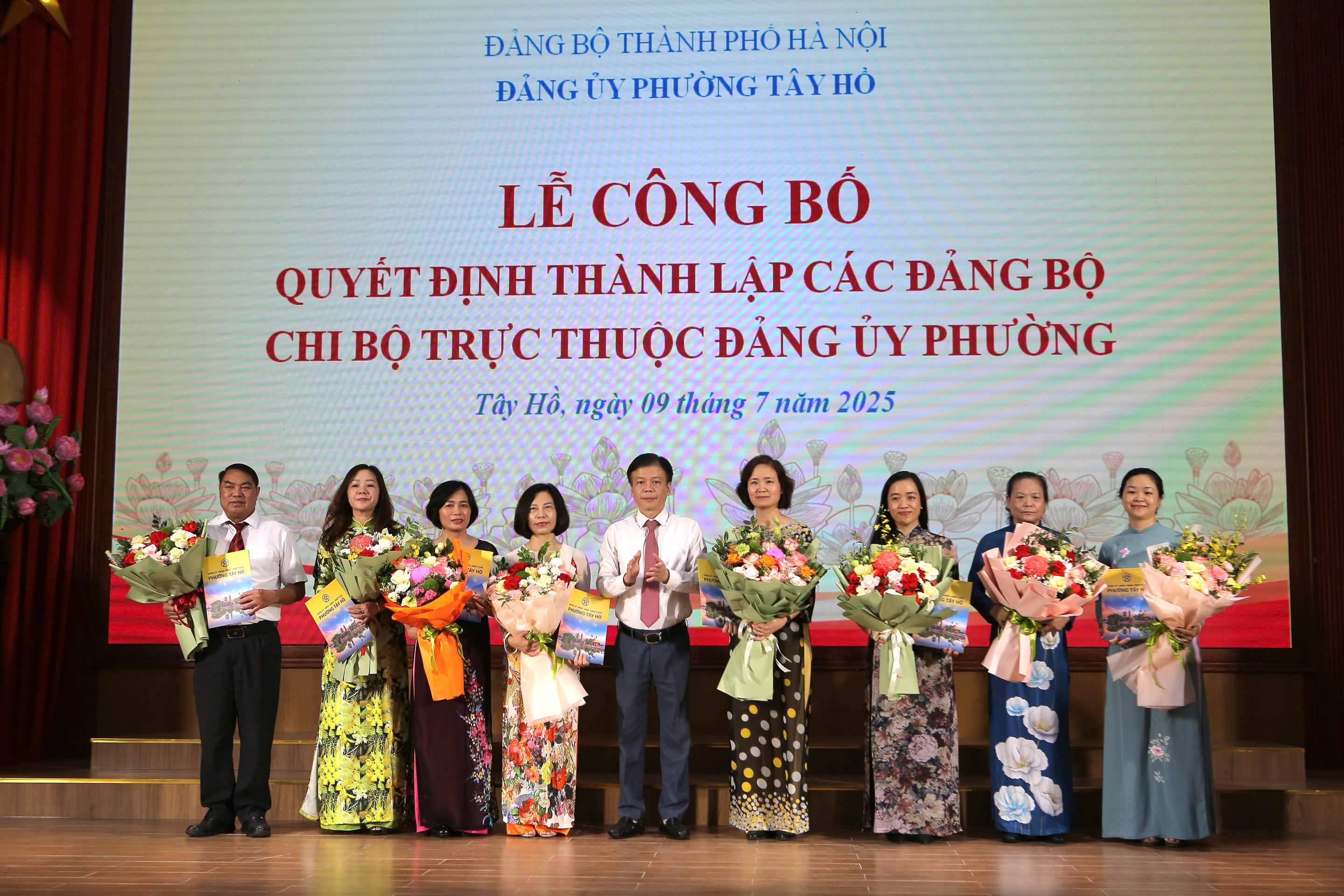 Phường Tây Hồ công bố quyết định thành lập các Đảng bộ, Chi bộ trực thuộc Đảng ủy phường - ảnh 5