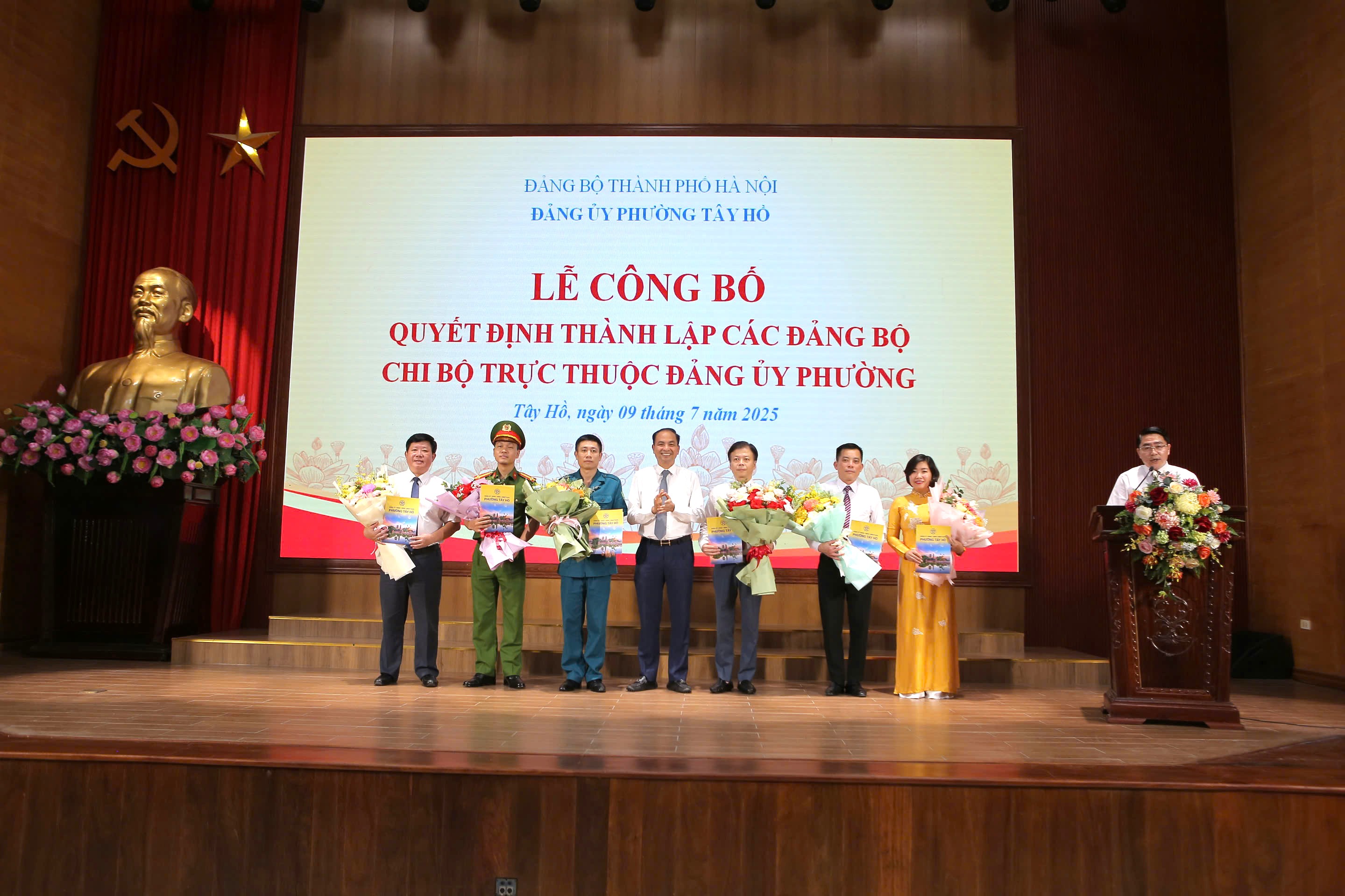 Phường Tây Hồ công bố quyết định thành lập các Đảng bộ, Chi bộ trực thuộc Đảng ủy phường - ảnh 4