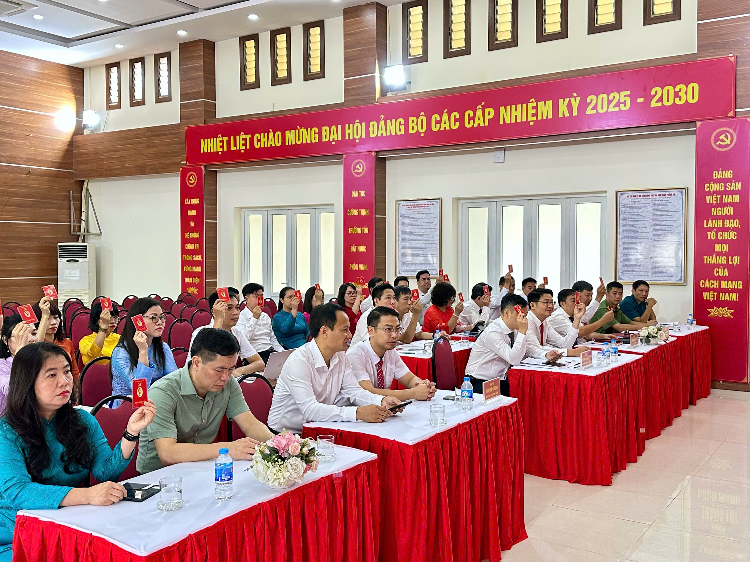 Đại hội Đảng bộ các cơ quan Đảng Phú Thượng: Vững bước để phát triển toàn diện - ảnh 5