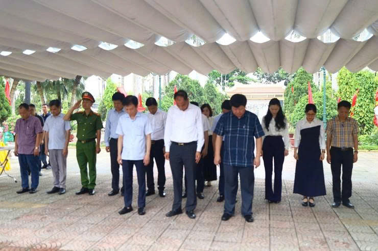 Phường Tây Hồ: Khắc ghi công ơn, tiếp nối truyền thống “Uống nước nhớ nguồn“ - ảnh 2