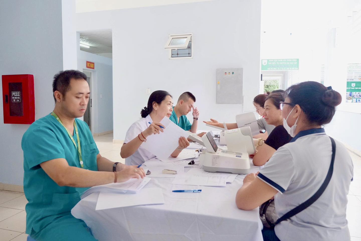 Bệnh viện Phụ sản Hà Nội: Nghĩa tình từ hậu phương đến nơi đầu sóng - ảnh 7