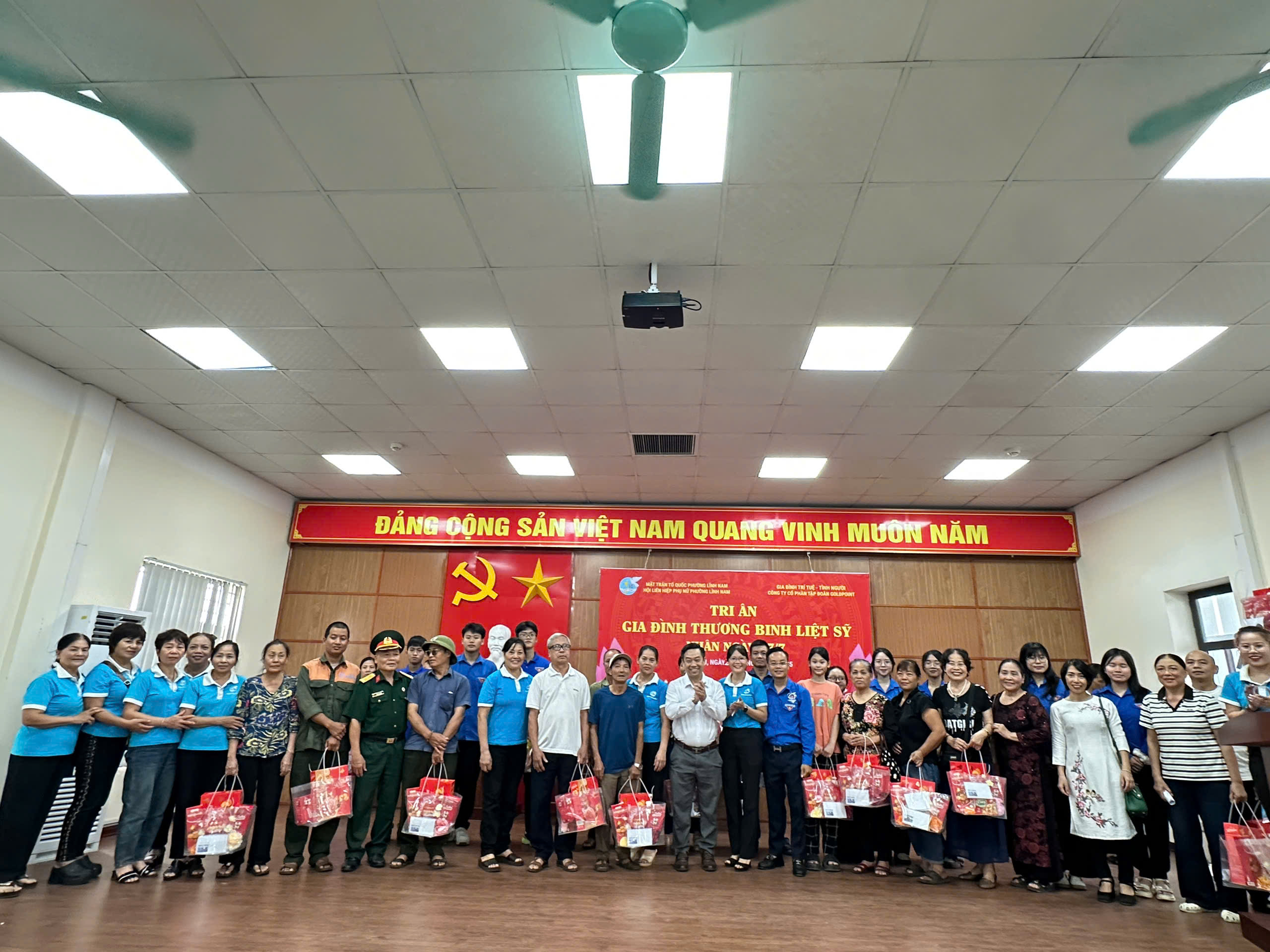 Phường Lĩnh Nam gặp mặt, tri ân gia đình chính sách nhân ngày Thương binh - Liệt sĩ - ảnh 4