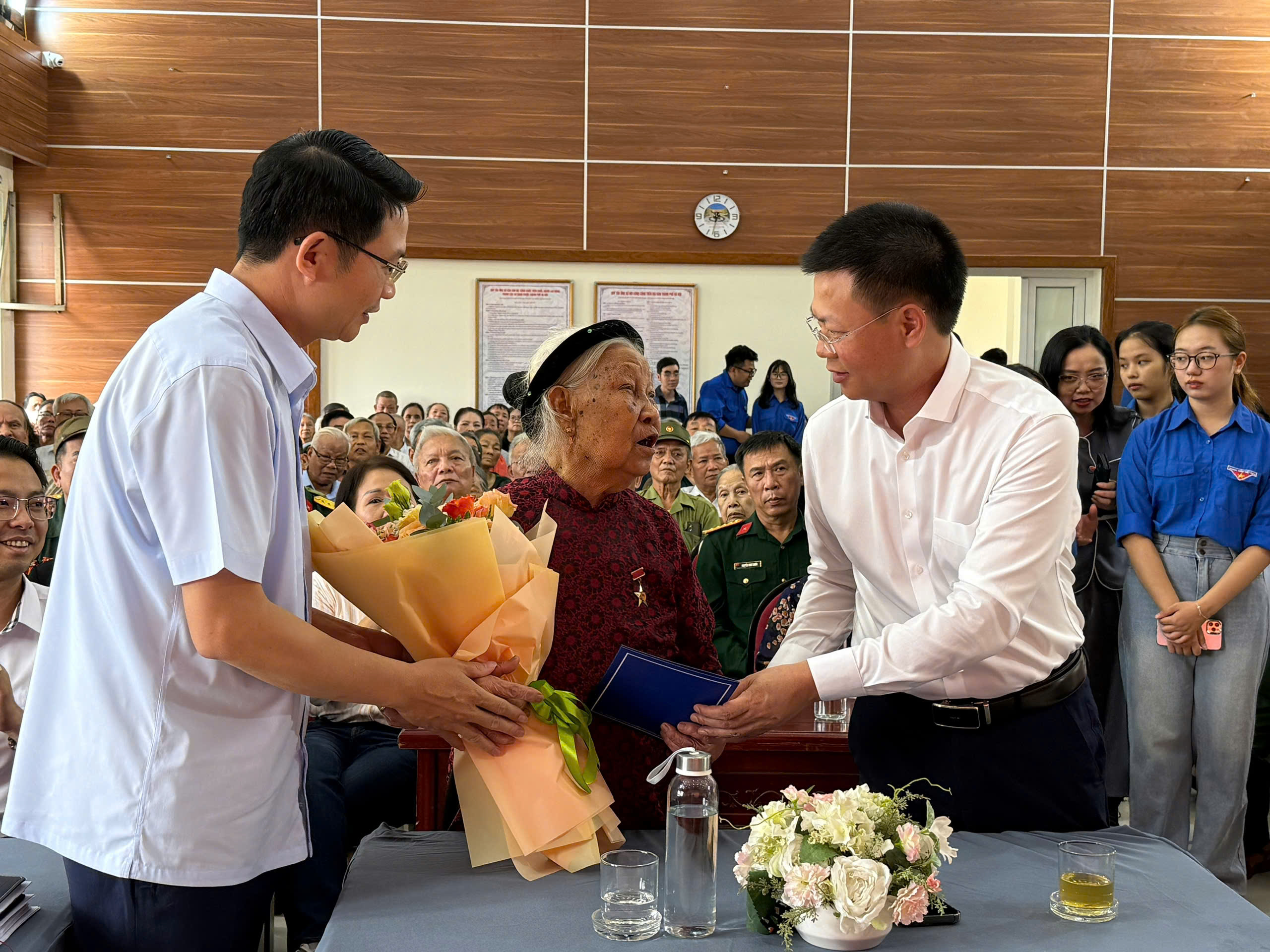 Phường Phú Thượng khắc ghi công ơn, lan tỏa đạo lý “uống nước nhớ nguồn” - ảnh 3
