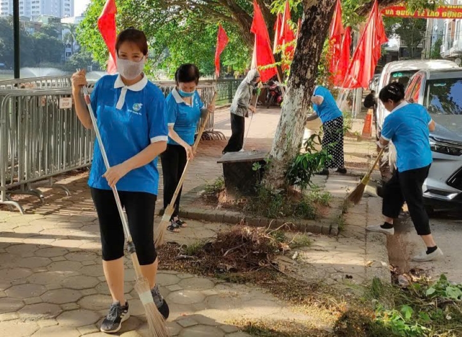 Phường Hoàng Mai ra quân tổng vệ sinh môi trường, hưởng ứng tinh thần “Sáng - Xanh - Sạch - Đẹp” - ảnh 4