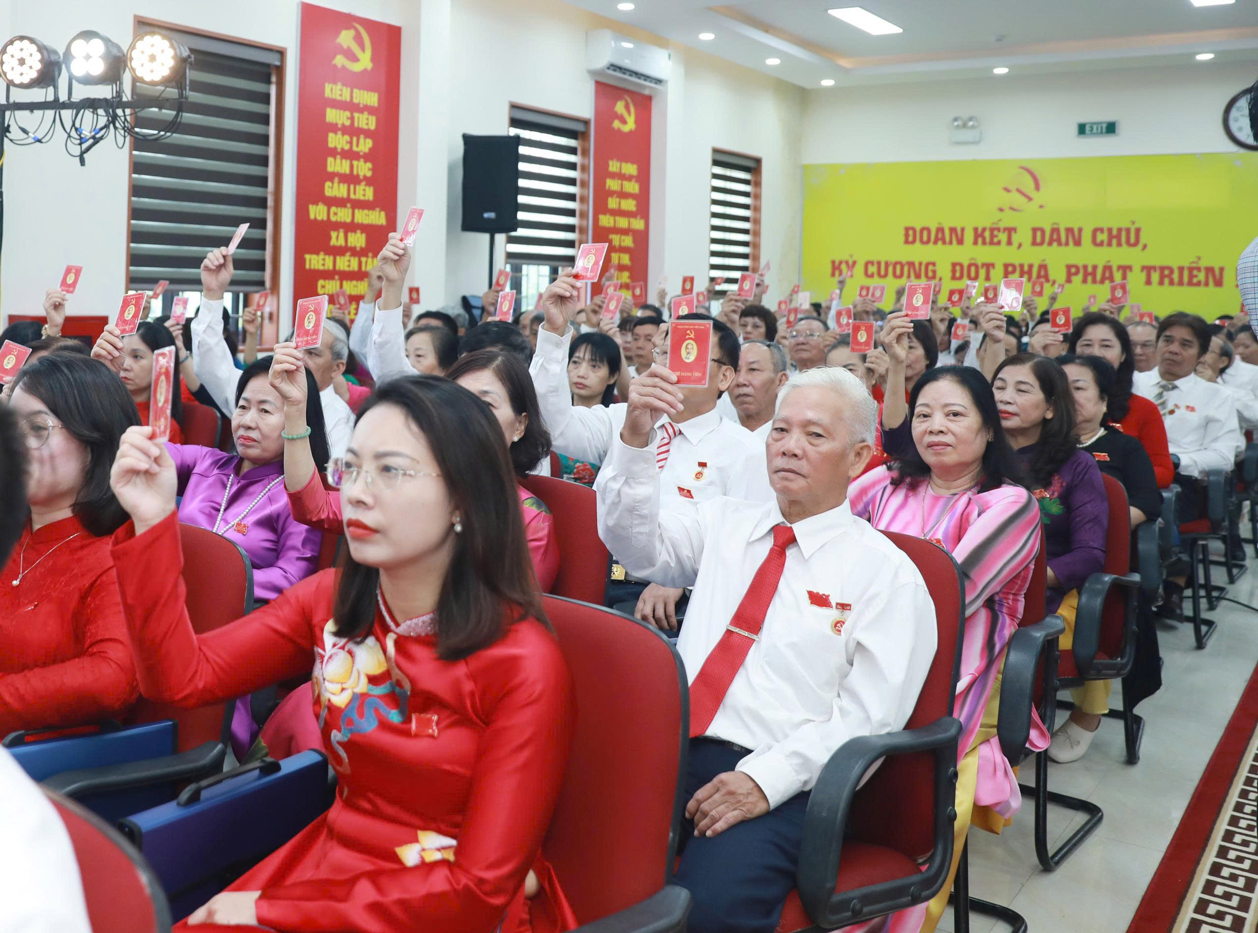 Phường Định Công cần đặt mục tiêu top đầu về cải cách hành chính - ảnh 5