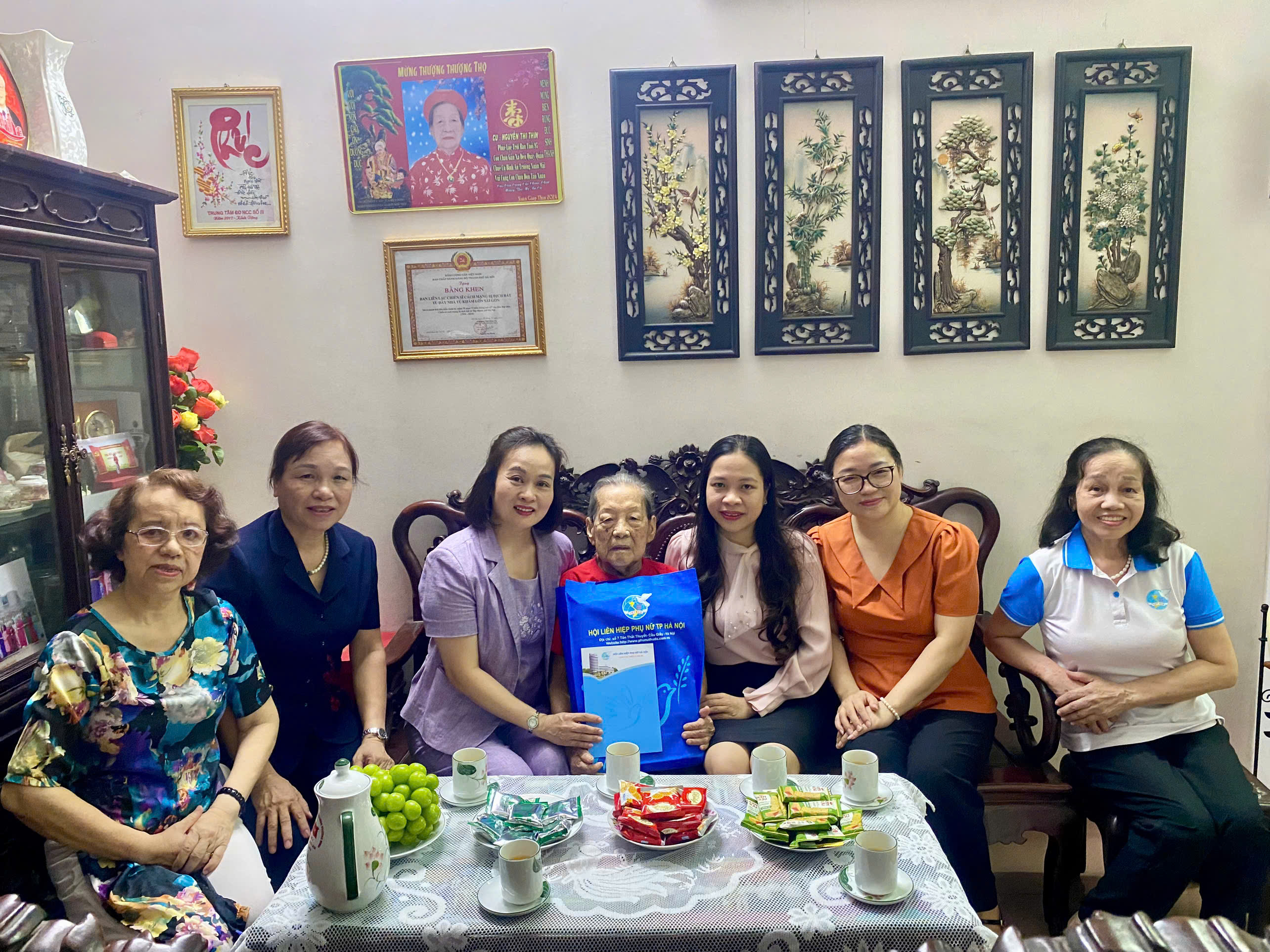 Hội LHPN Hà Nội: Tri ân các Mẹ Việt Nam Anh hùng, cựu tù chính trị - ảnh 5