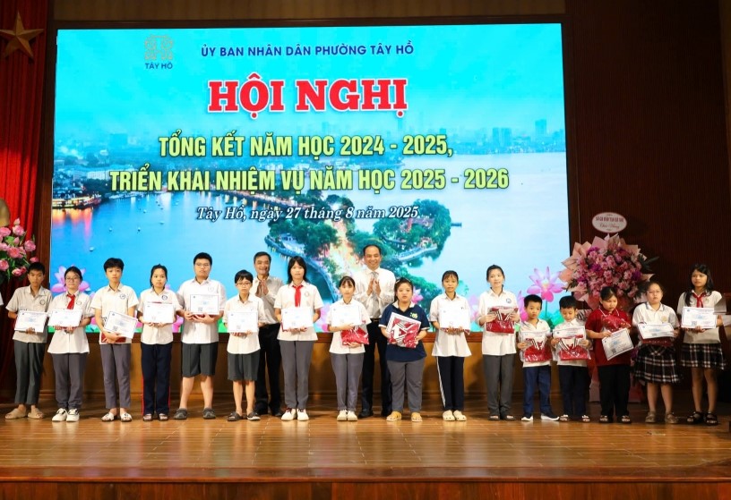 Hội LHPN Tây Hồ: “Mẹ đỡ đầu - kết nối yêu thương”, lan tỏa tấm lòng nhân ái - ảnh 1