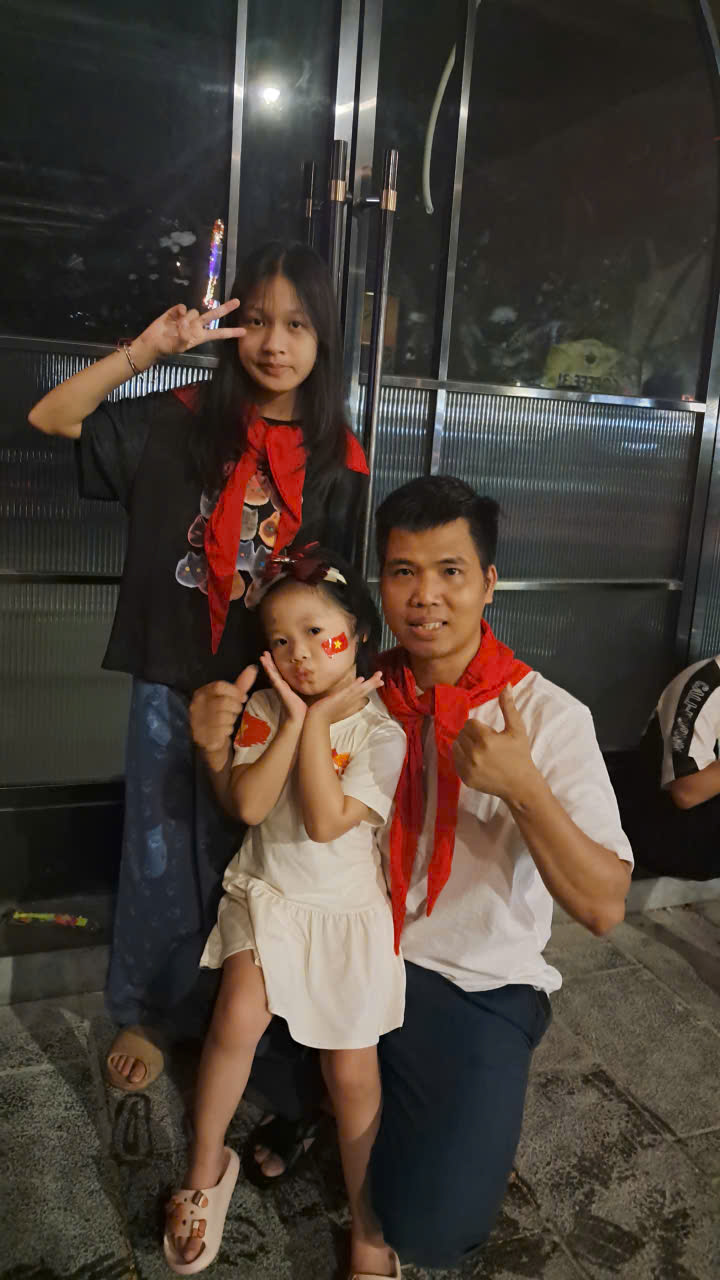 Người dân nô nức hòa mình vào không khí Tết Độc lập quanh Hồ Gươm - ảnh 11