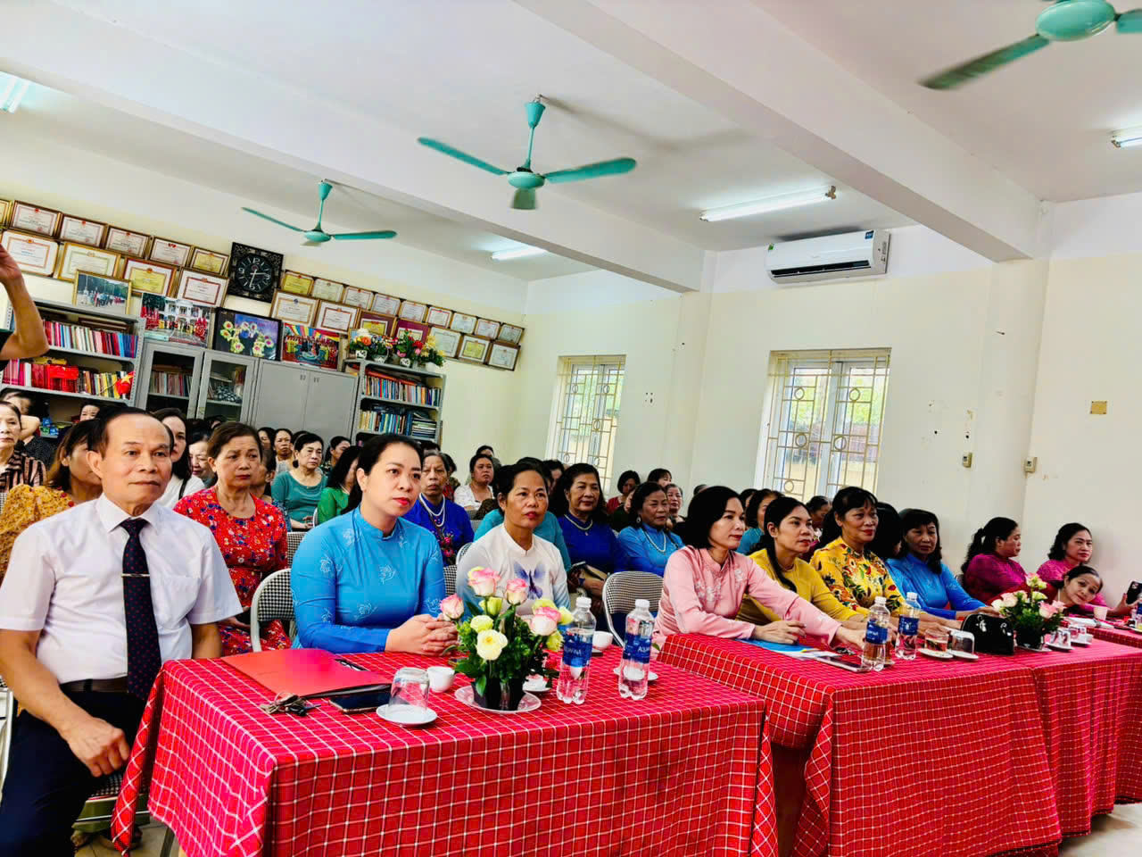 Hội Phụ nữ phường Phú Thượng chỉ đạo điểm Hội nghị chi hội nhiệm kỳ 2025-2030 - ảnh 1