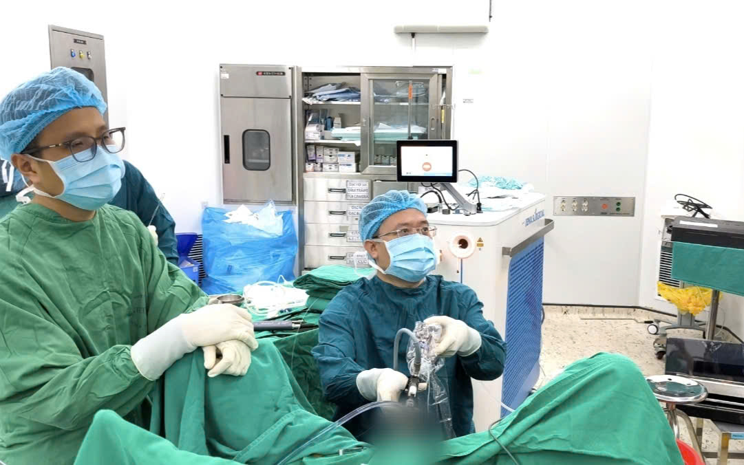 Suýt nguy hiểm tính mạng vì trì hoãn phẫu thuật khối u tuyến tiền liệt nặng gần nửa ký - ảnh 1