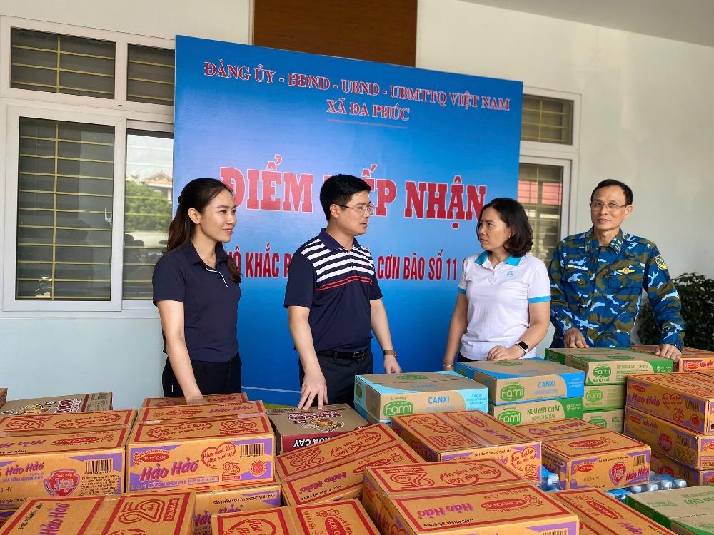 Hội LHPN Hà Nội và Sư đoàn Phòng không 361 chia sẻ khó khăn với người dân bị ảnh hưởng bởi bão lũ - ảnh 6
