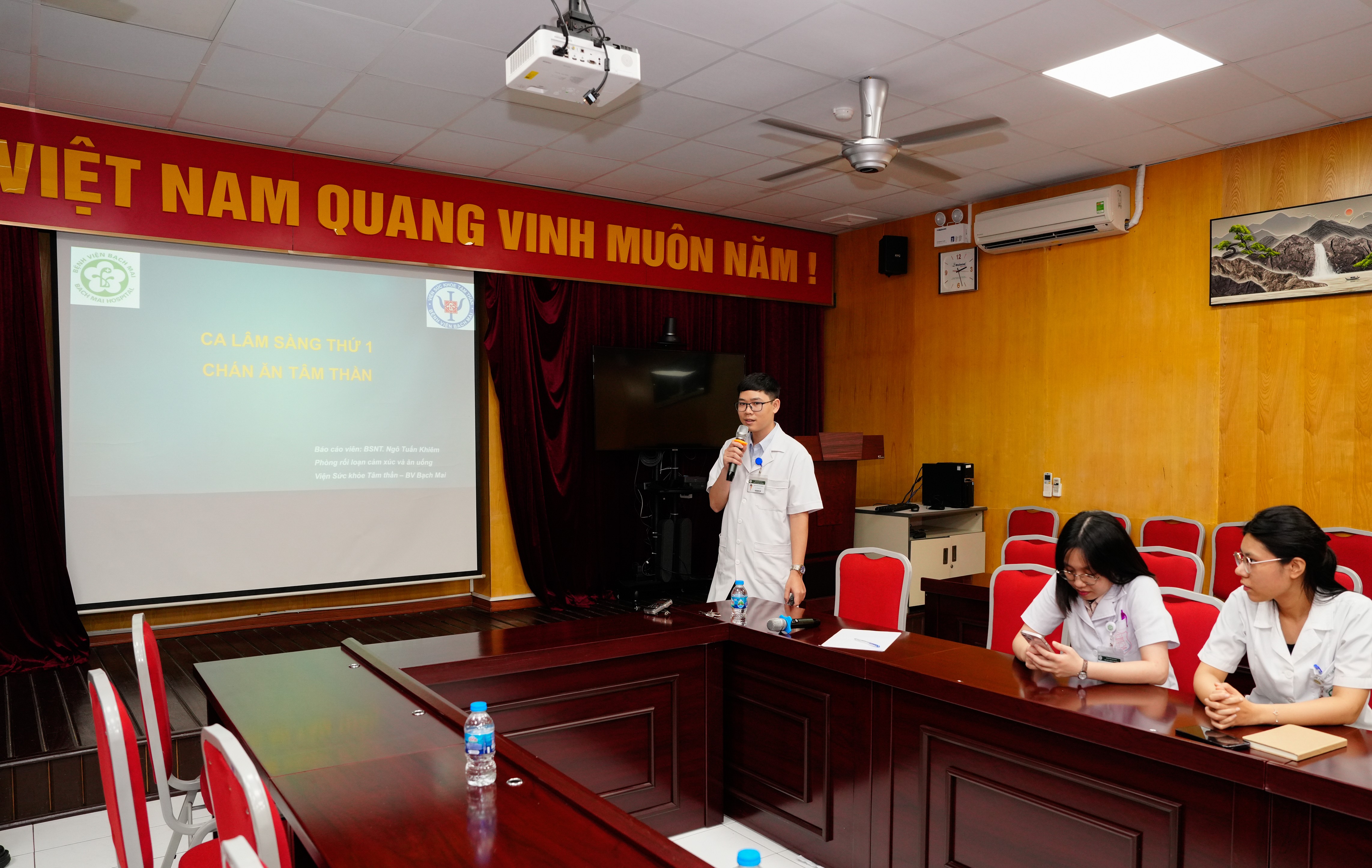 Mặc cảm vì bị chê “không cân đối”, nữ sinh 17 tuổi ăn kiêng, tập luyện đến ngất xỉu - ảnh 1