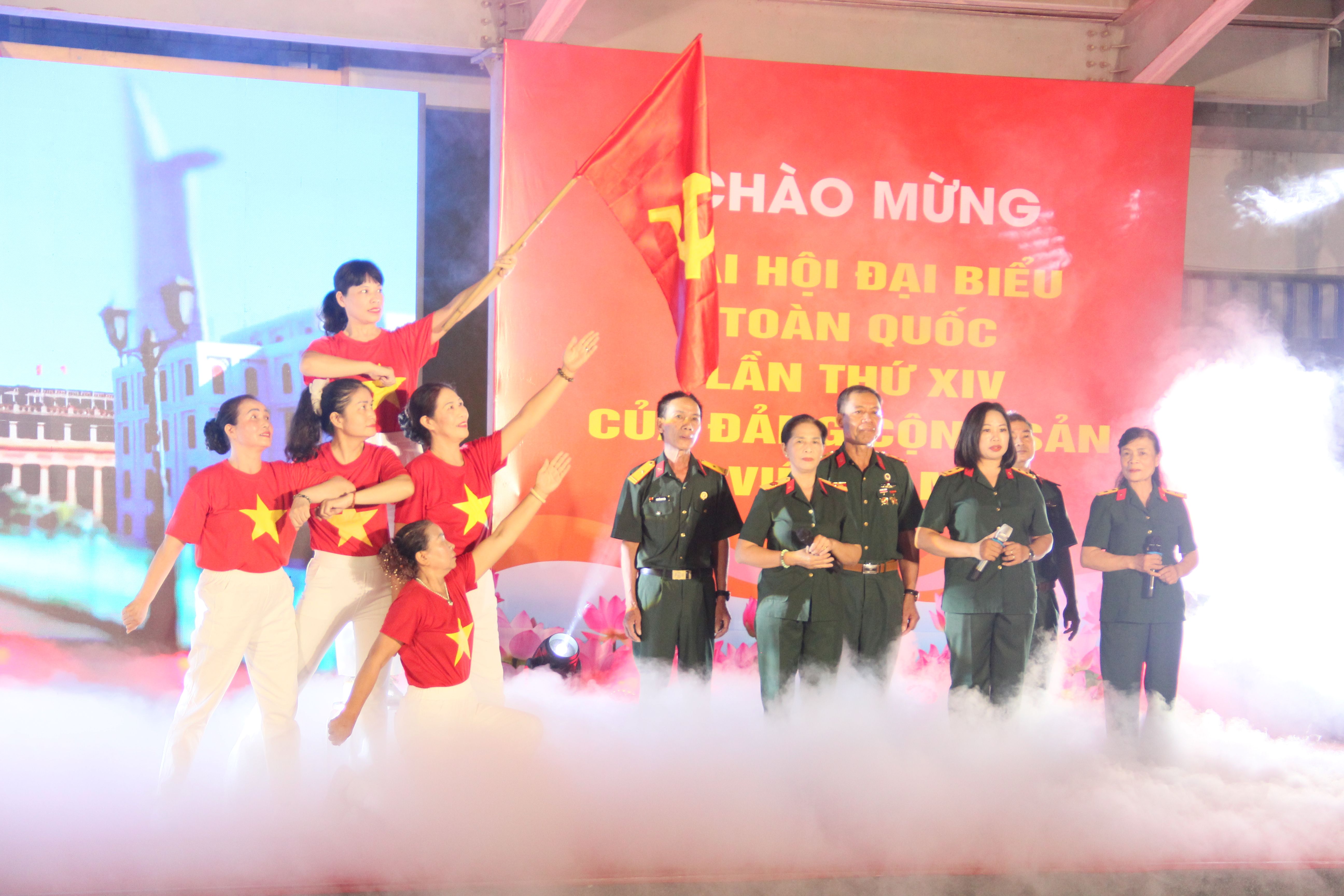 Phường Phú Thượng rộn ràng “Lời ca dâng Đảng” - ảnh 14