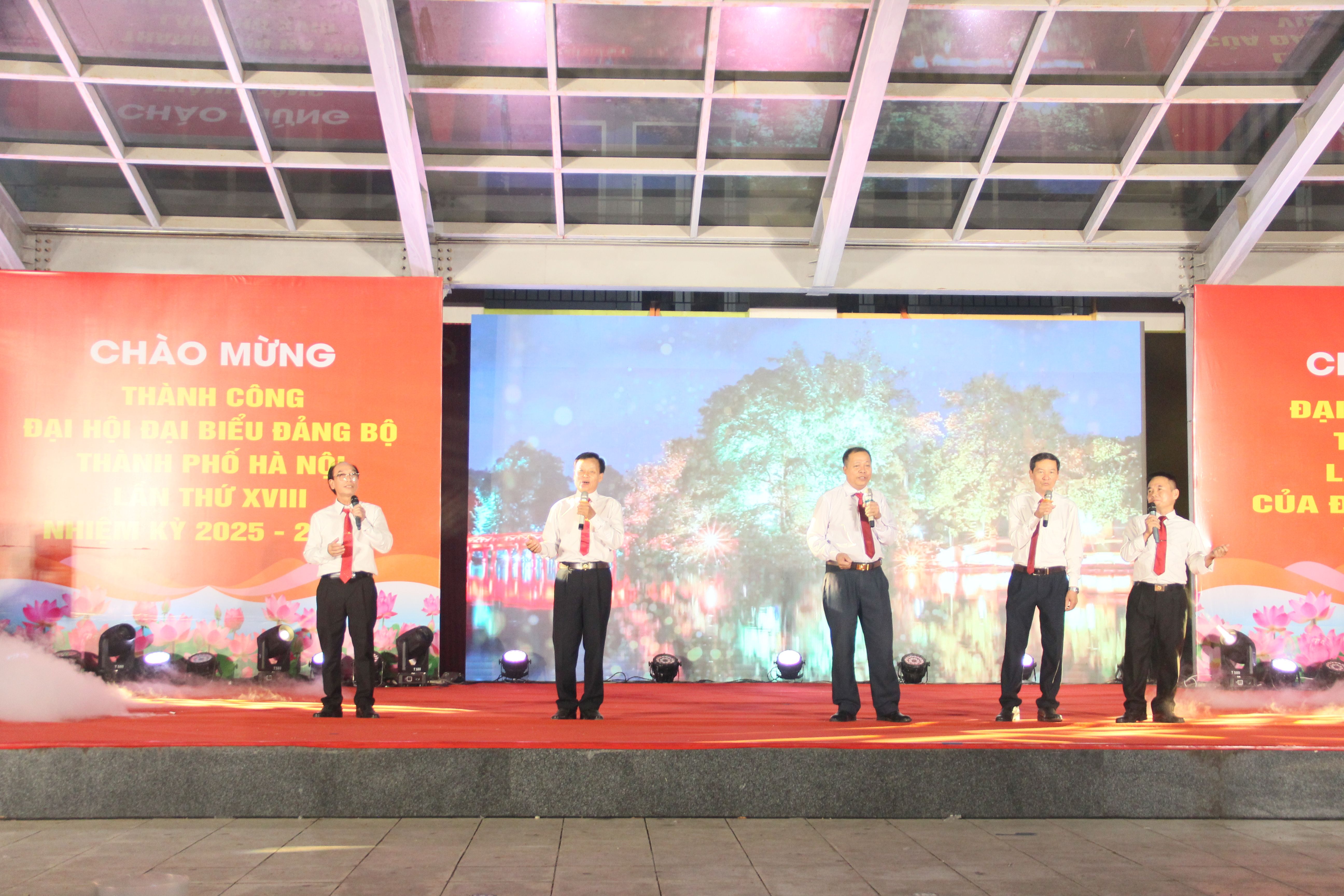 Phường Phú Thượng rộn ràng “Lời ca dâng Đảng” - ảnh 15