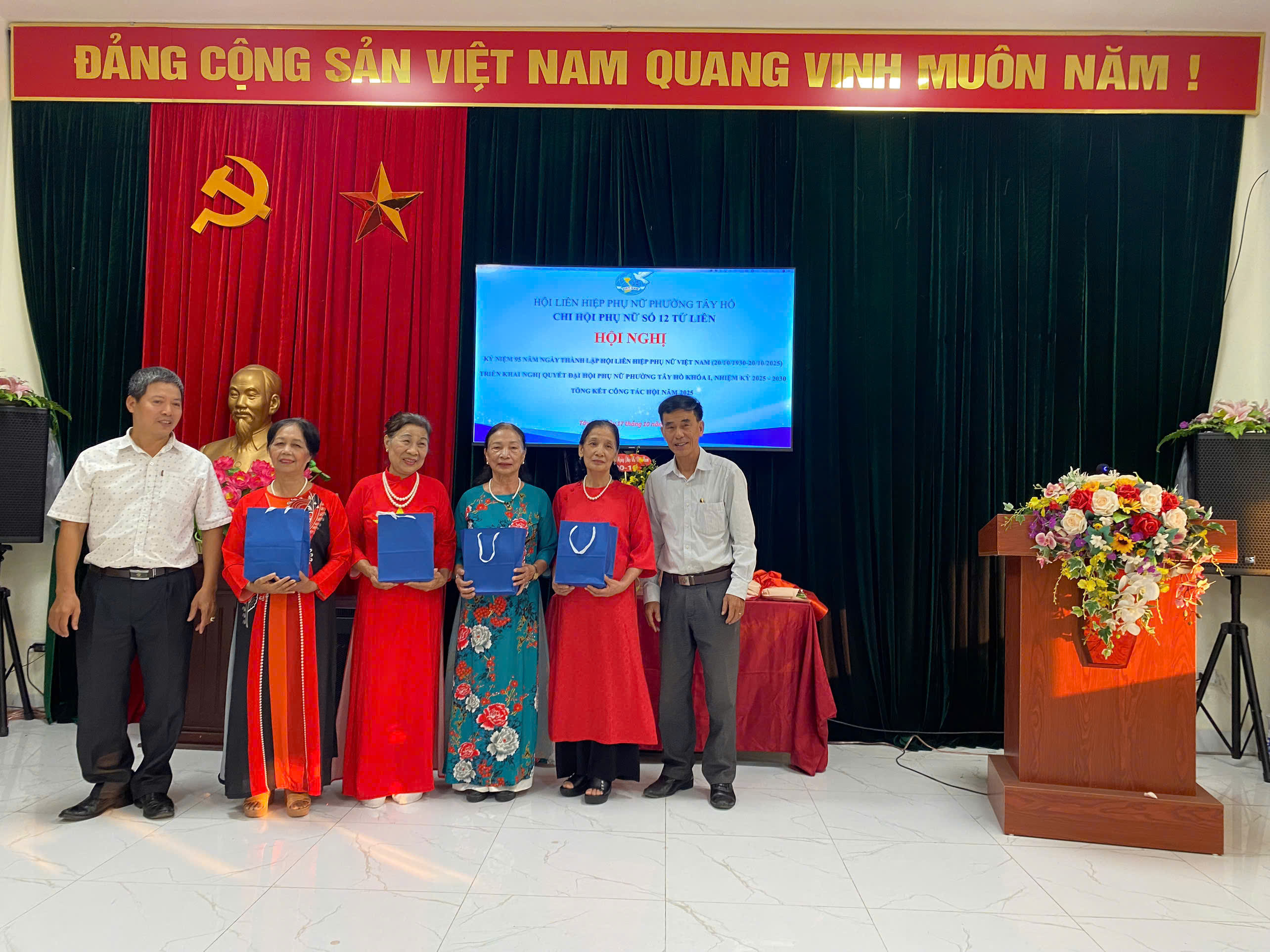 Phụ nữ Tây Hồ trang trọng kỷ niệm 95 năm ngày thành lập Hội LHPN Việt Nam và triển khai Nghị quyết nhiệm kỳ mới - ảnh 3