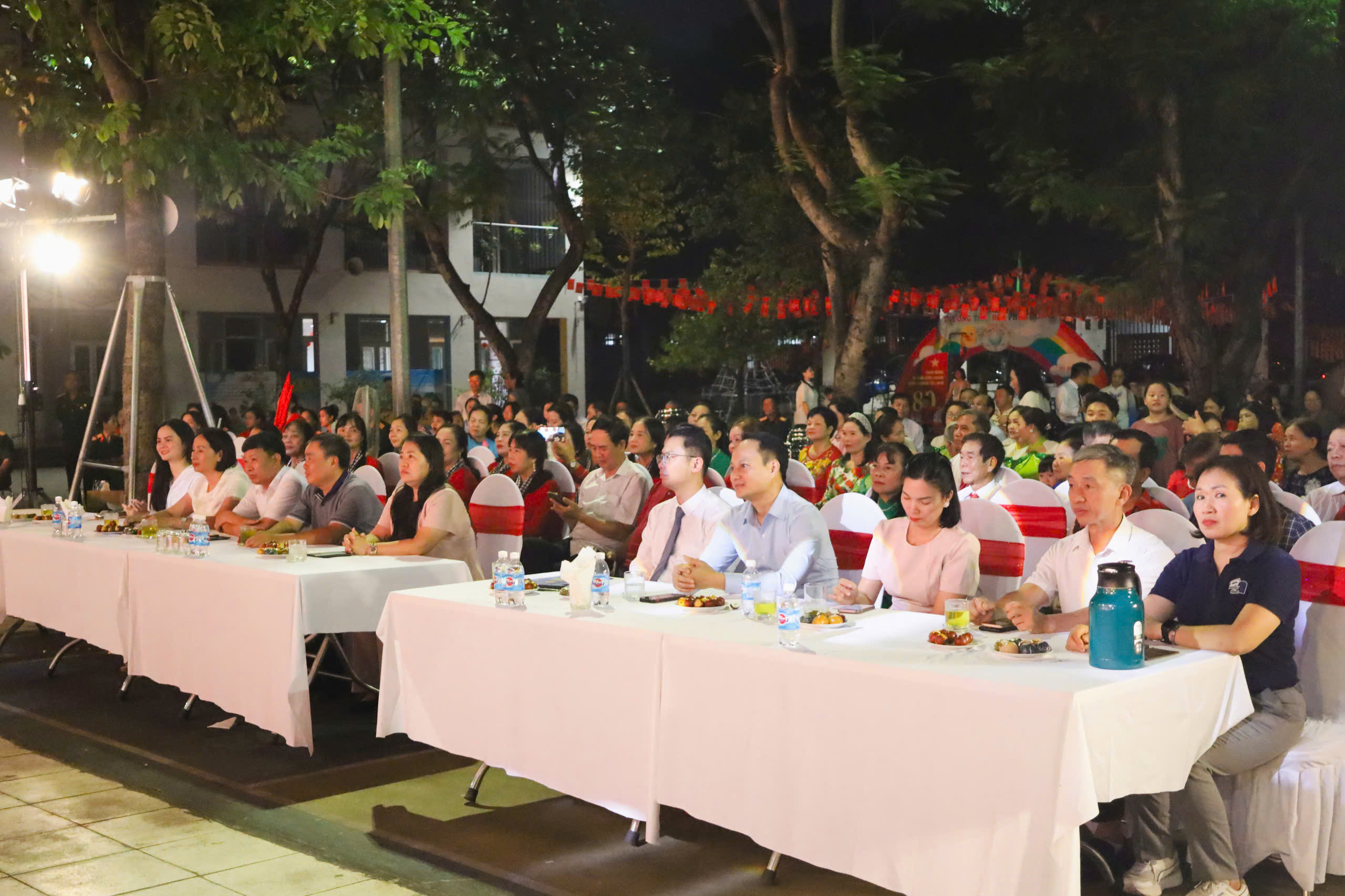 Phường Phú Thượng rộn ràng “Lời ca dâng Đảng” - ảnh 1