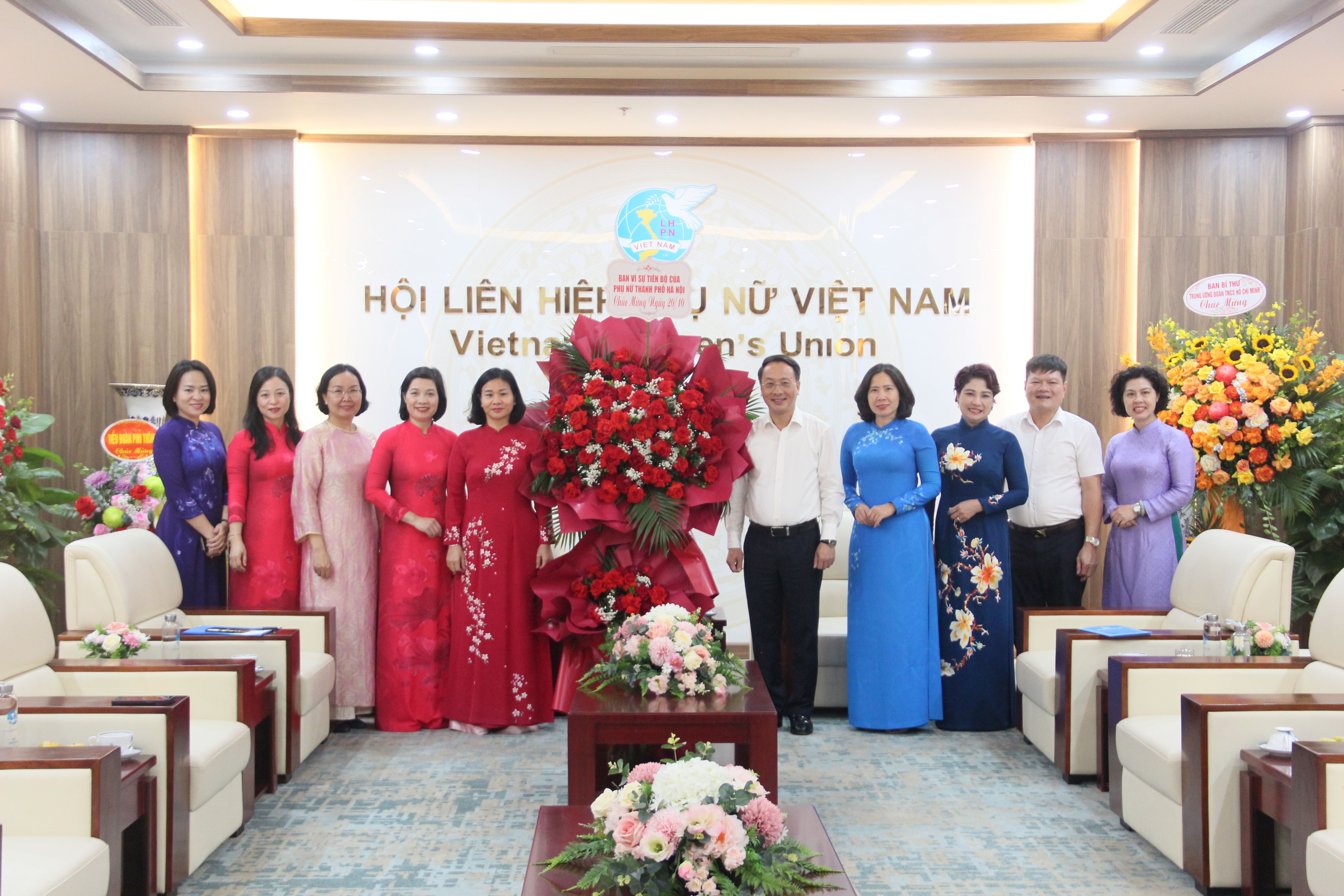 Thăm, chúc mừng Trung ương Hội LHPN Việt Nam nhân kỷ niệm 95 năm ngày thành lập Hội - ảnh 2