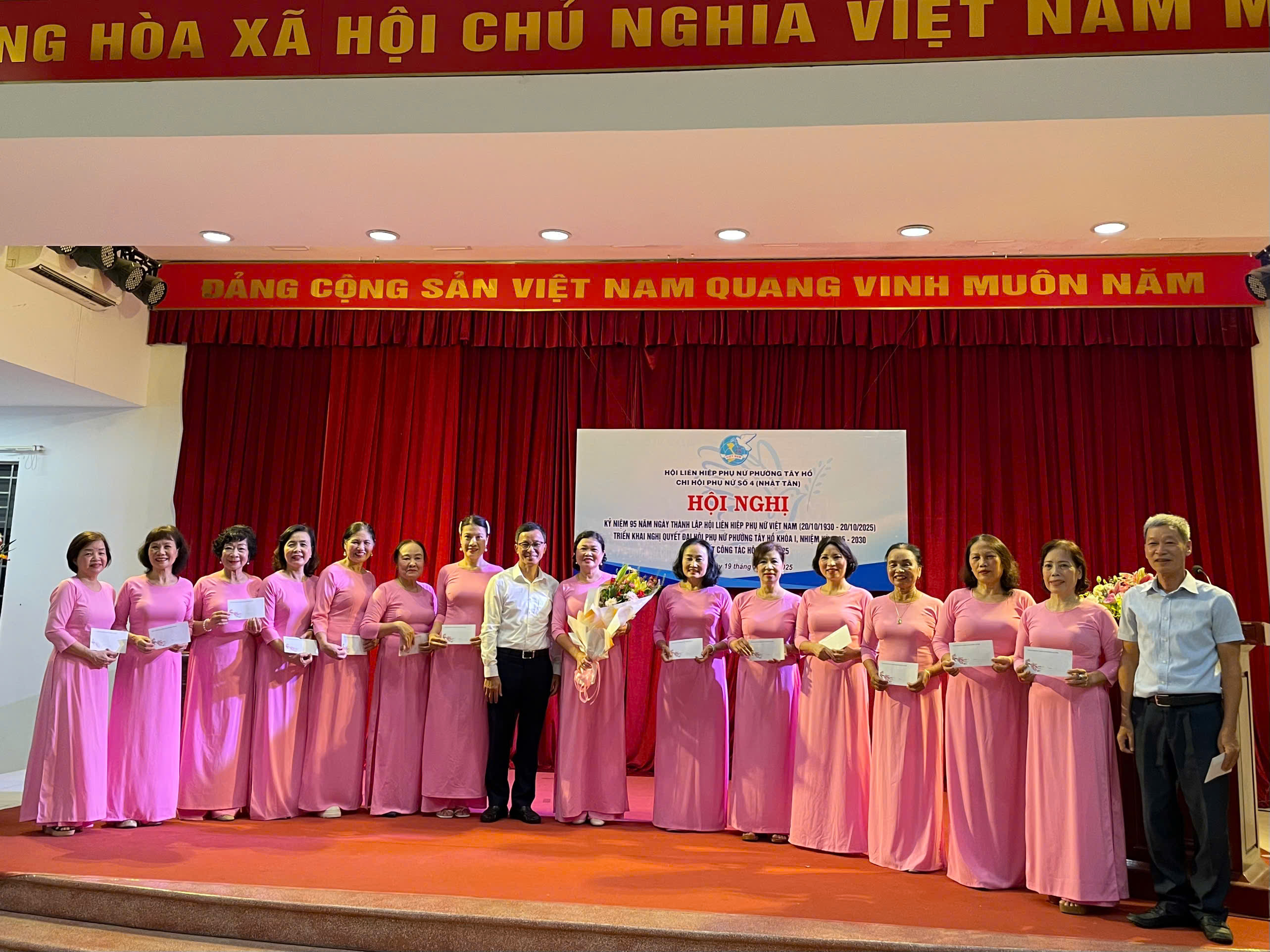 Phụ nữ Tây Hồ: Đa dạng hoạt động kỷ niệm 95 năm ngày thành lập Hội LHPN Việt Nam - ảnh 21