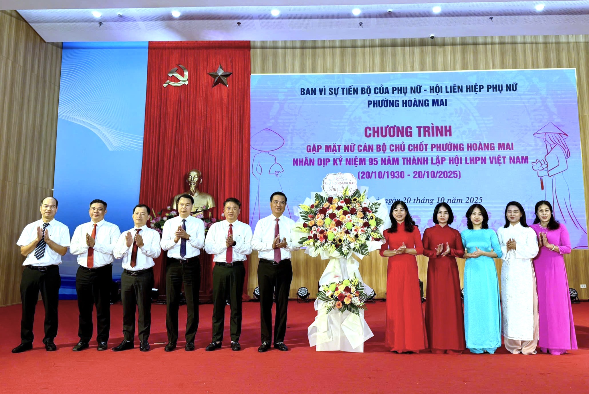 Hoàng Mai gặp mặt nữ cán bộ chủ chốt nhân dịp kỷ niệm 95 năm ngày Phụ nữ Việt Nam - ảnh 1