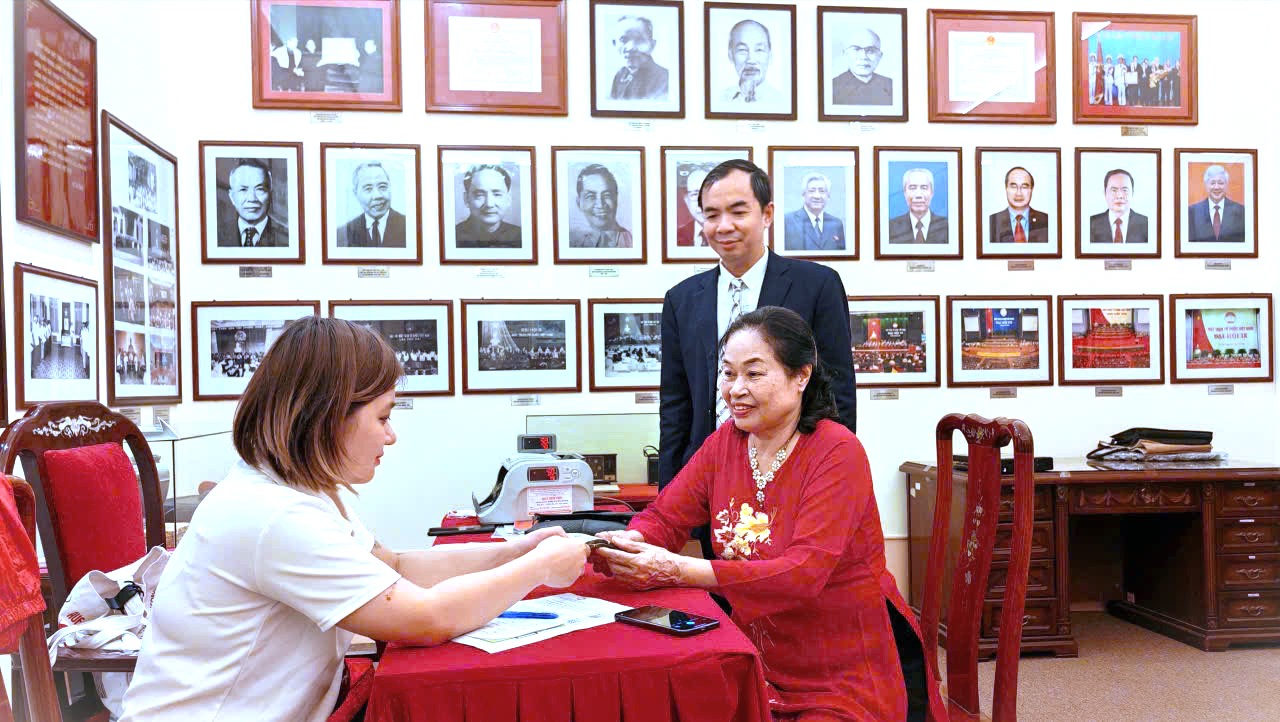 Tây Hồ: Quyên góp hơn 2,3 tỷ đồng ủng hộ đồng bào vùng thiên tai - ảnh 1