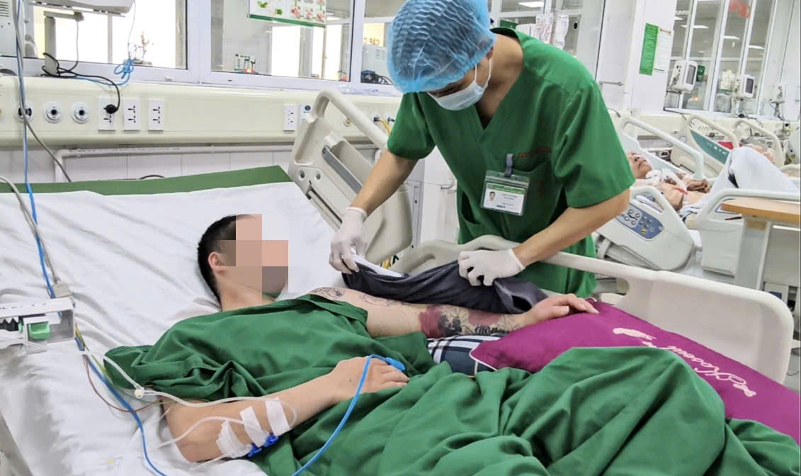 Nam thanh niên suýt liệt tay vĩnh viễn vì biến chứng do sốt xuất huyết - ảnh 1