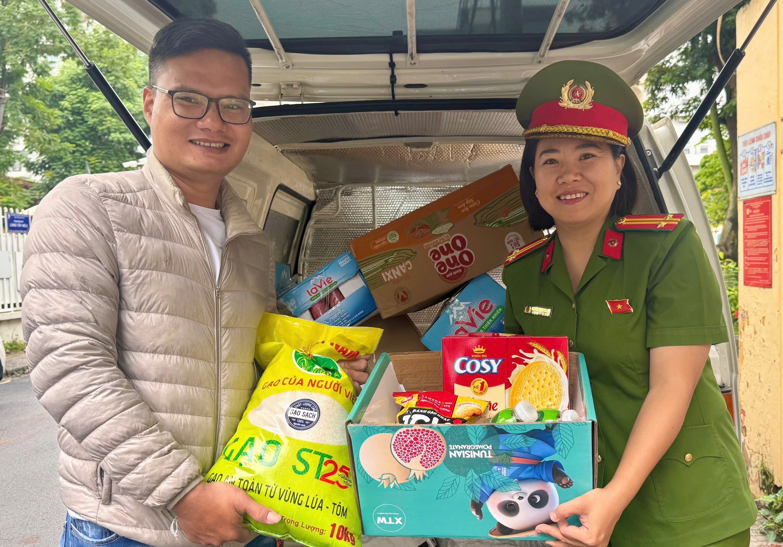 Chi hội Phụ nữ Công an Tây Hồ hướng về đồng bào vùng lũ - ảnh 1