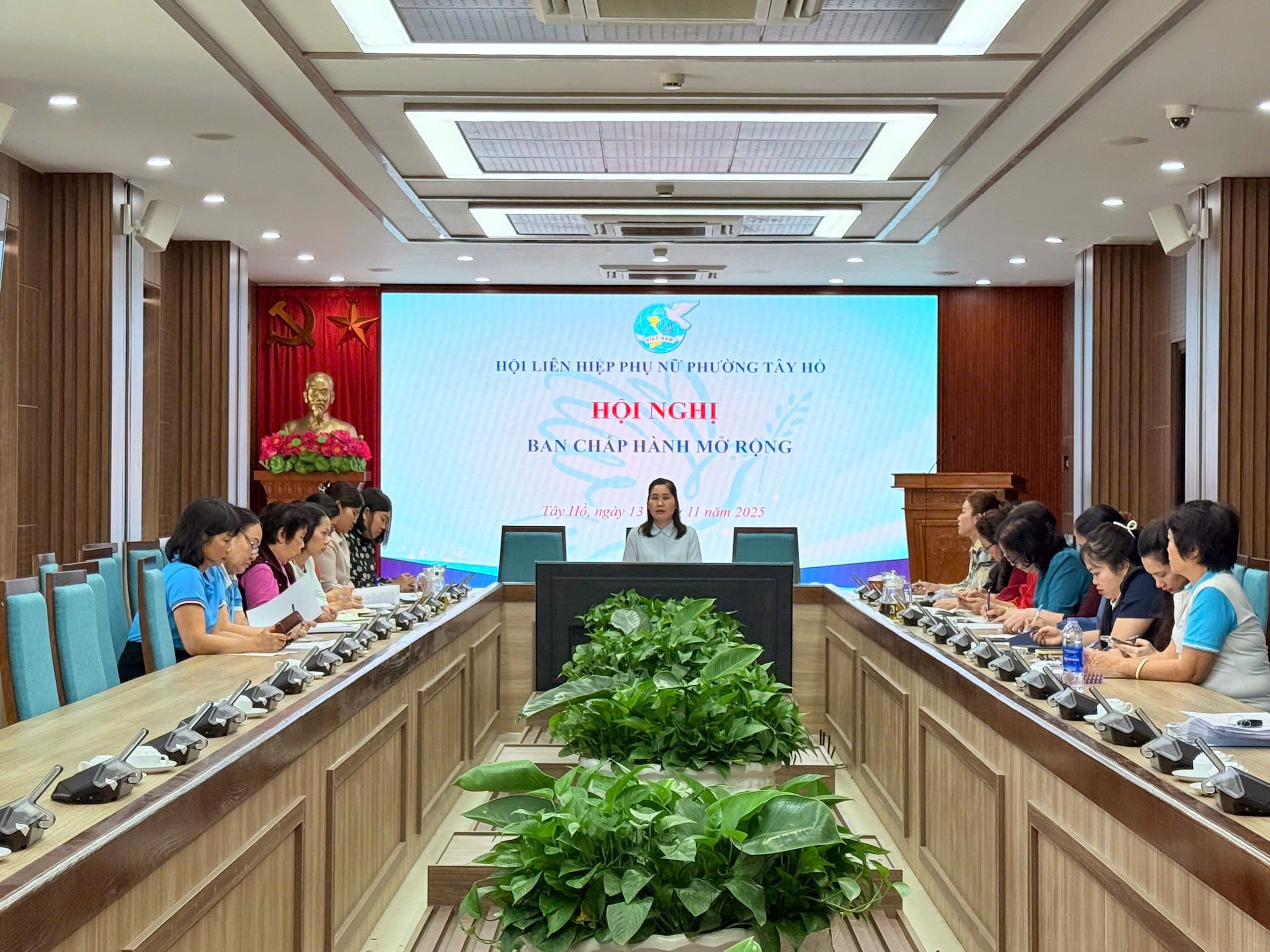 Hội LHPN Tây Hồ tổ chức Hội nghị BCH mở rộng và triển khai đợt thi đua cao điểm - ảnh 1