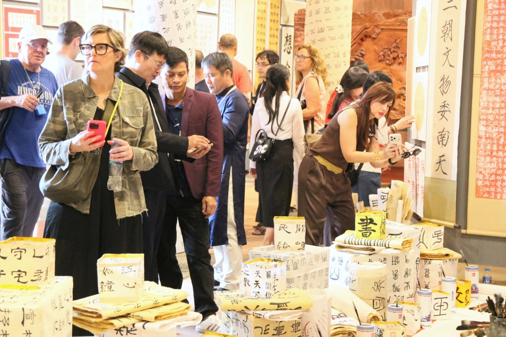 Hành trình “lấy tâm nuôi chữ” và tôn vinh đạo học qua triển lãm Hàn Mặc - ảnh 9