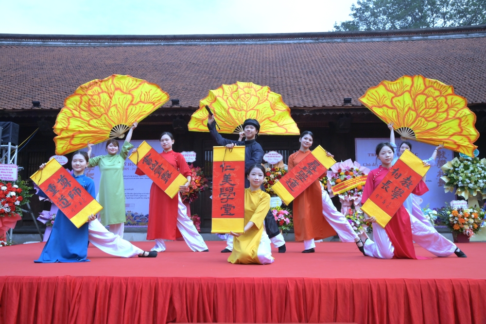 Hành trình “lấy tâm nuôi chữ” và tôn vinh đạo học qua triển lãm Hàn Mặc - ảnh 10