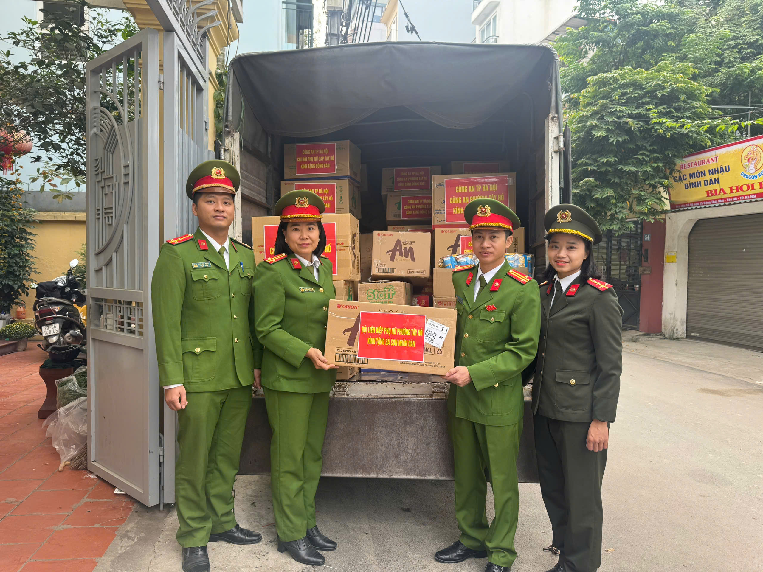 Hội LHPN phường Tây Hồ kịp thời hỗ trợ người dân Phú Yên vùng lũ - ảnh 2