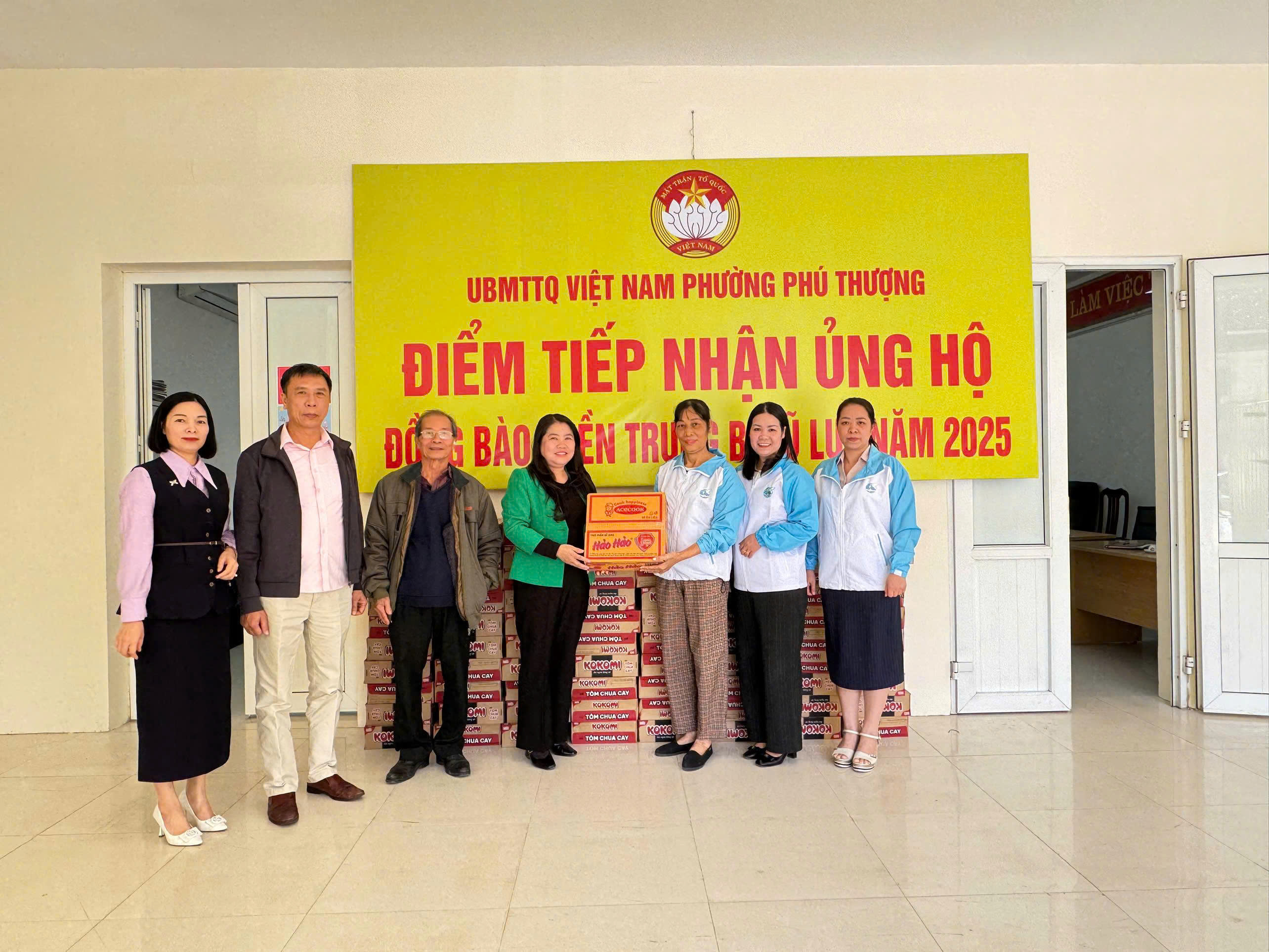 Phường Phú Thượng kêu gọi hỗ trợ đồng bào miền Trung sau bão lũ - ảnh 1