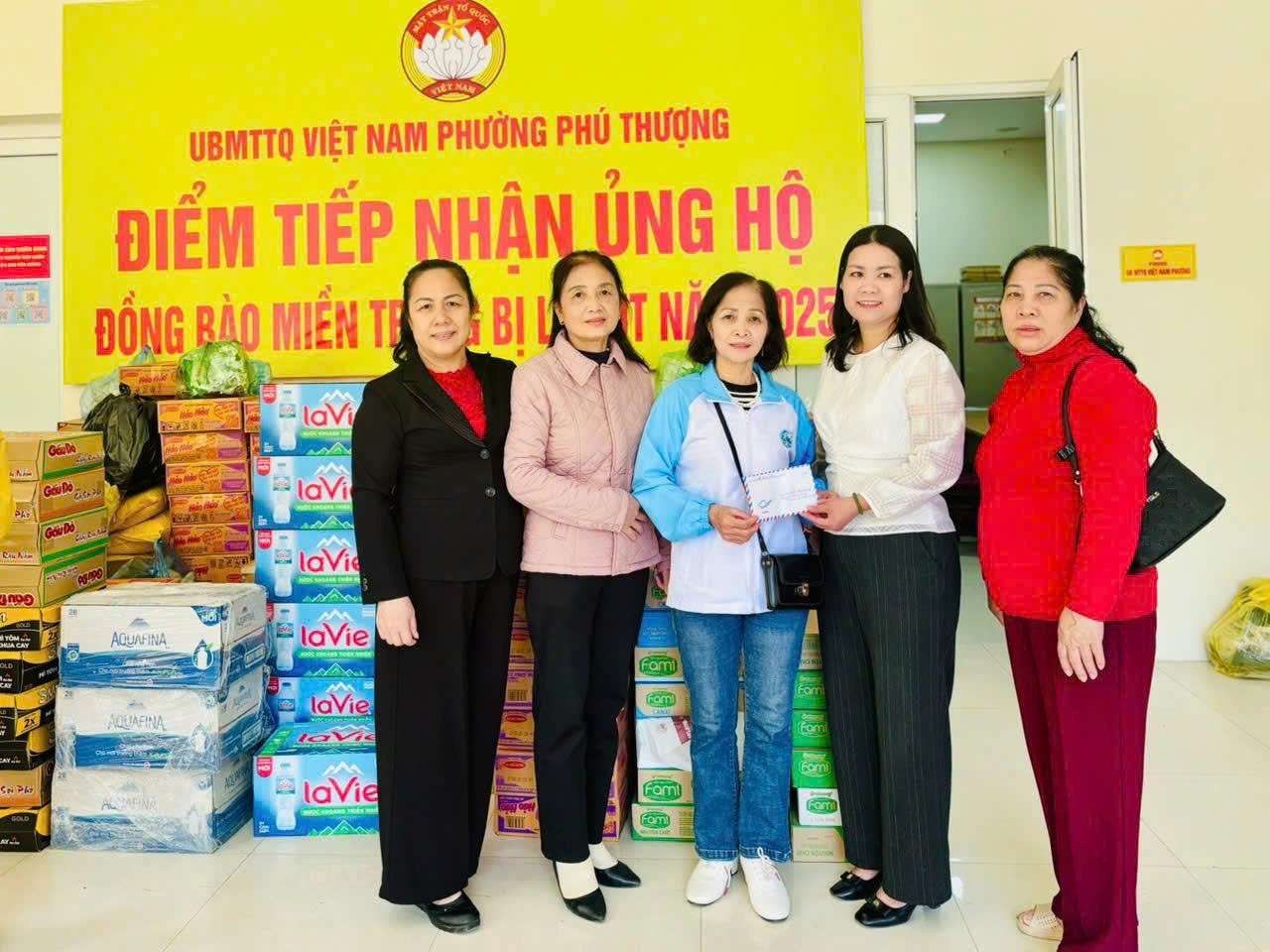 Phường Phú Thượng kêu gọi hỗ trợ đồng bào miền Trung sau bão lũ - ảnh 2