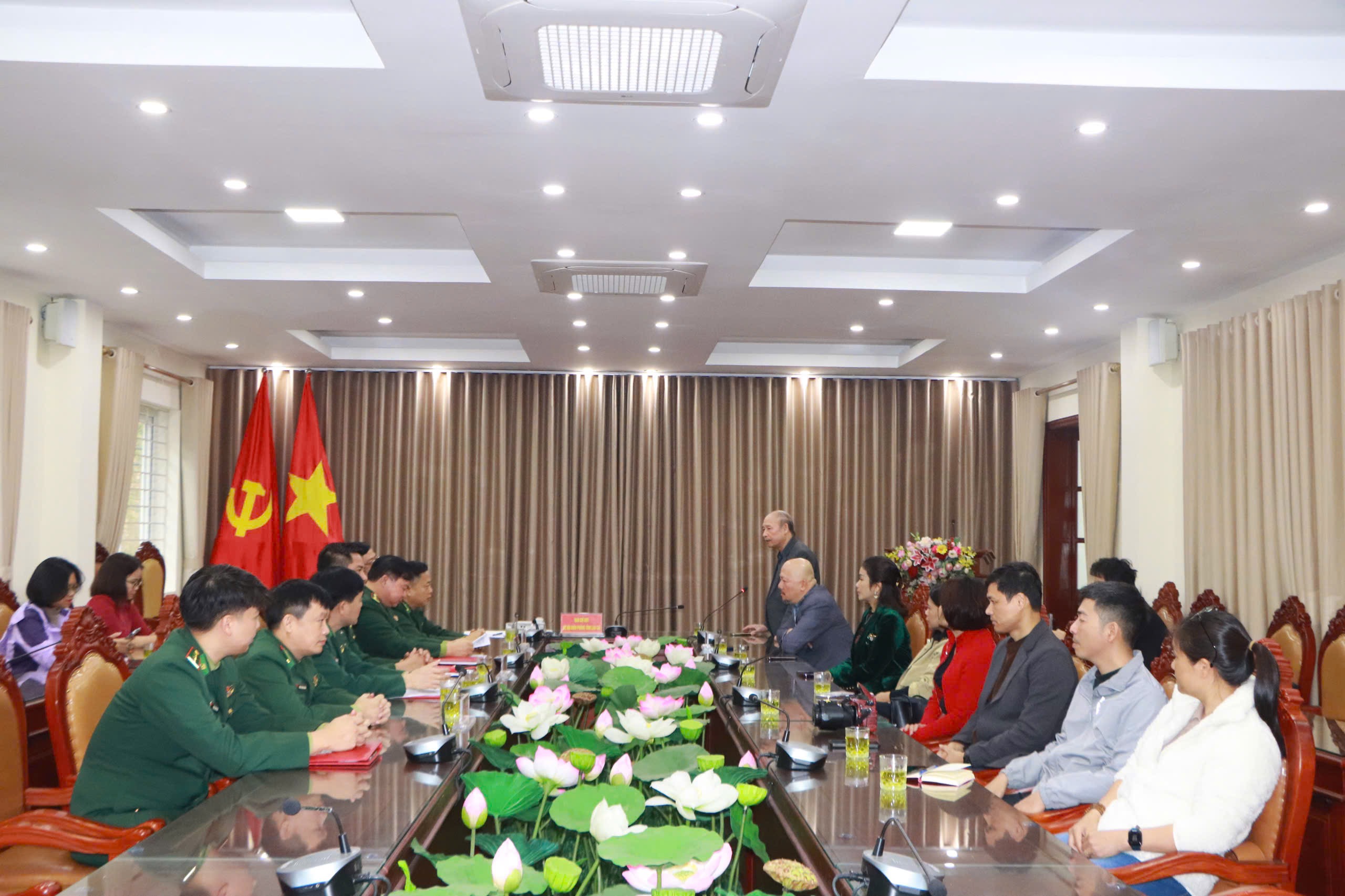 Báo chí Thủ đô ghi nhận thực tế, kể chuyện về cuộc sống nơi phên dậu Tổ quốc - ảnh 1